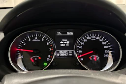 punainen Nissan Qashqai 2010 kuva 18.
