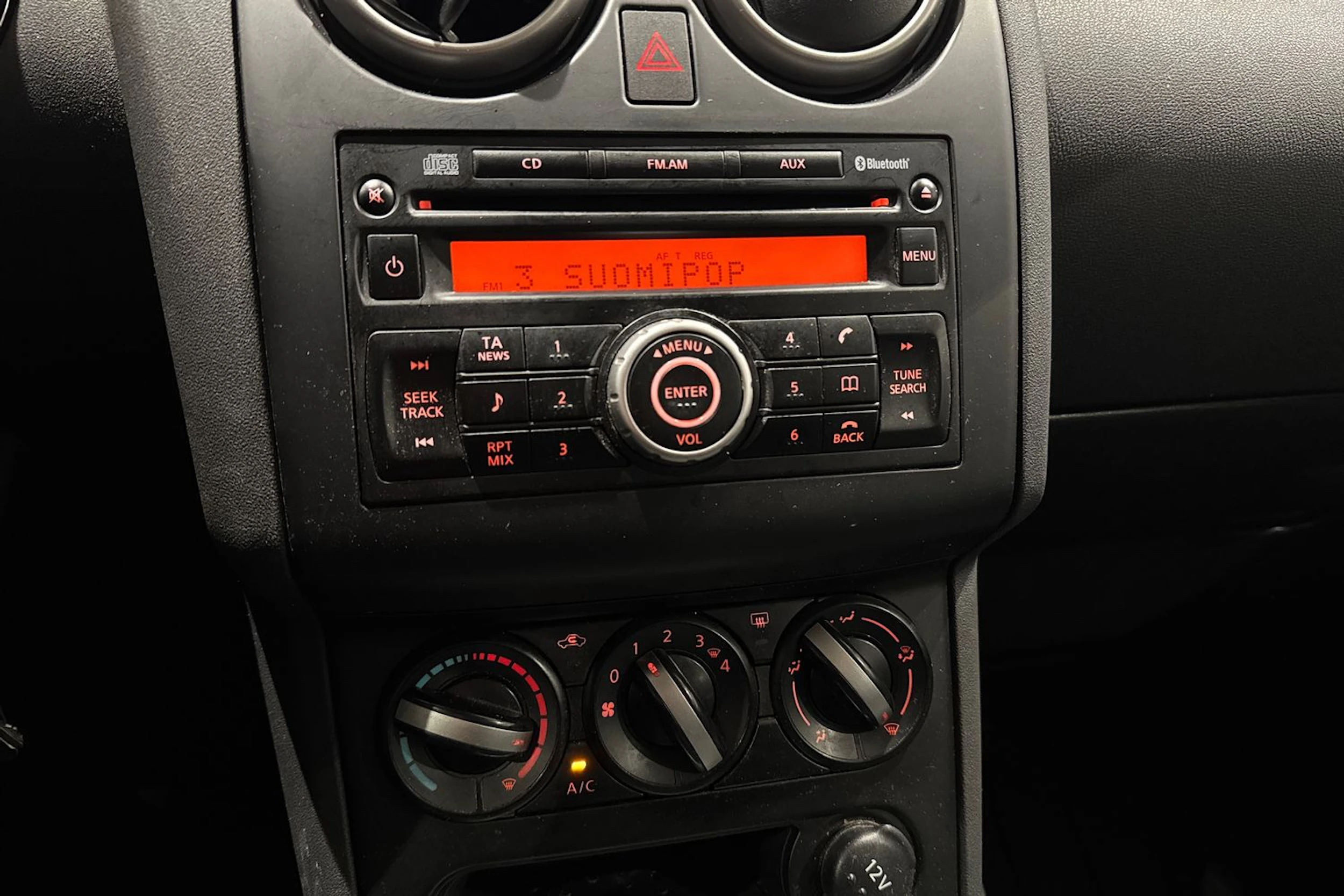 punainen Nissan Qashqai 2010 kuva 20.