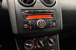 punainen Nissan Qashqai 2010 kuva 21.