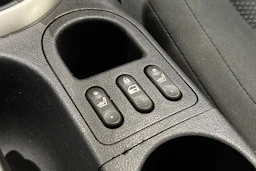 punainen Nissan Qashqai 2010 kuva 22.