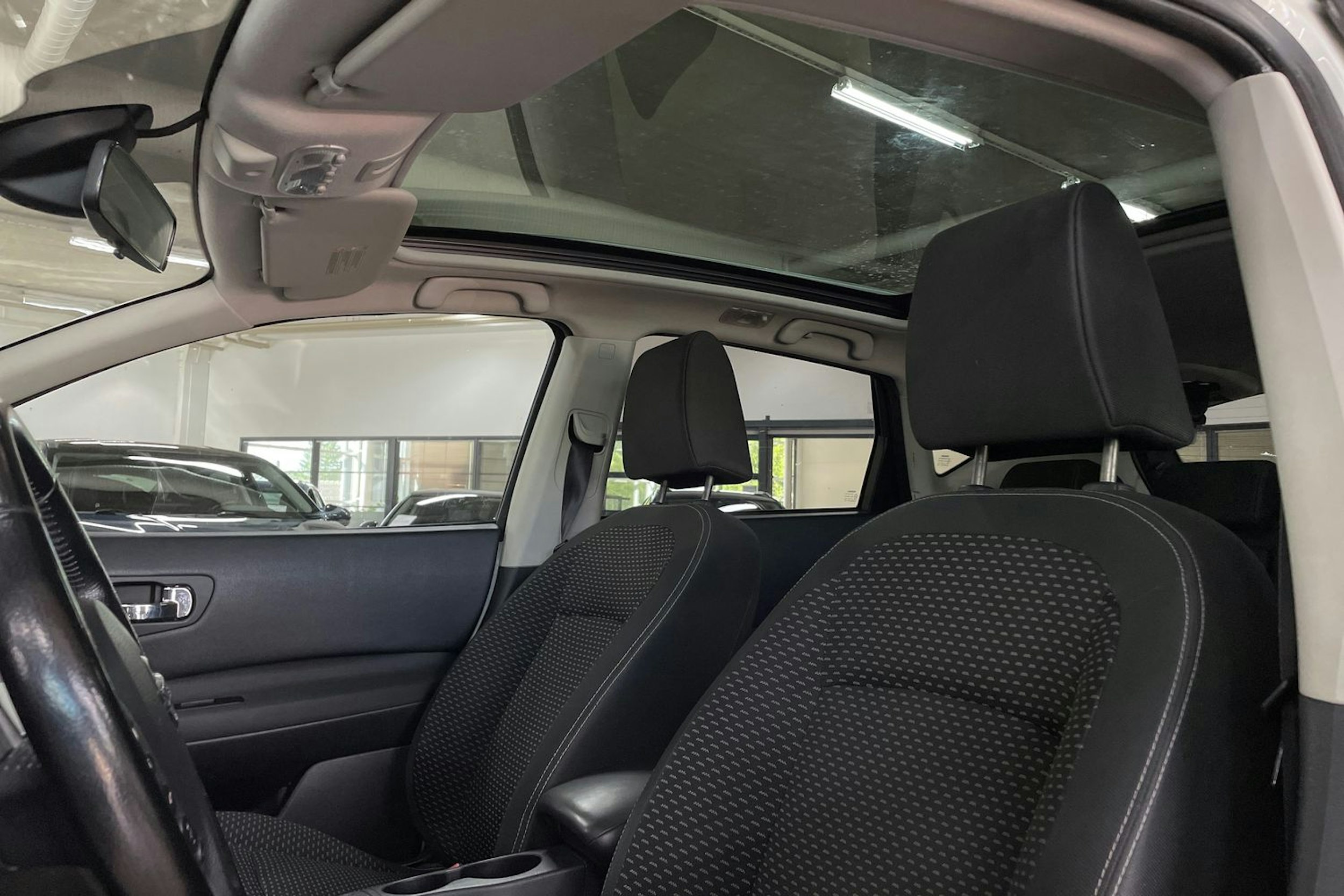 valkoinen Nissan Qashqai 2010 kuva 14.