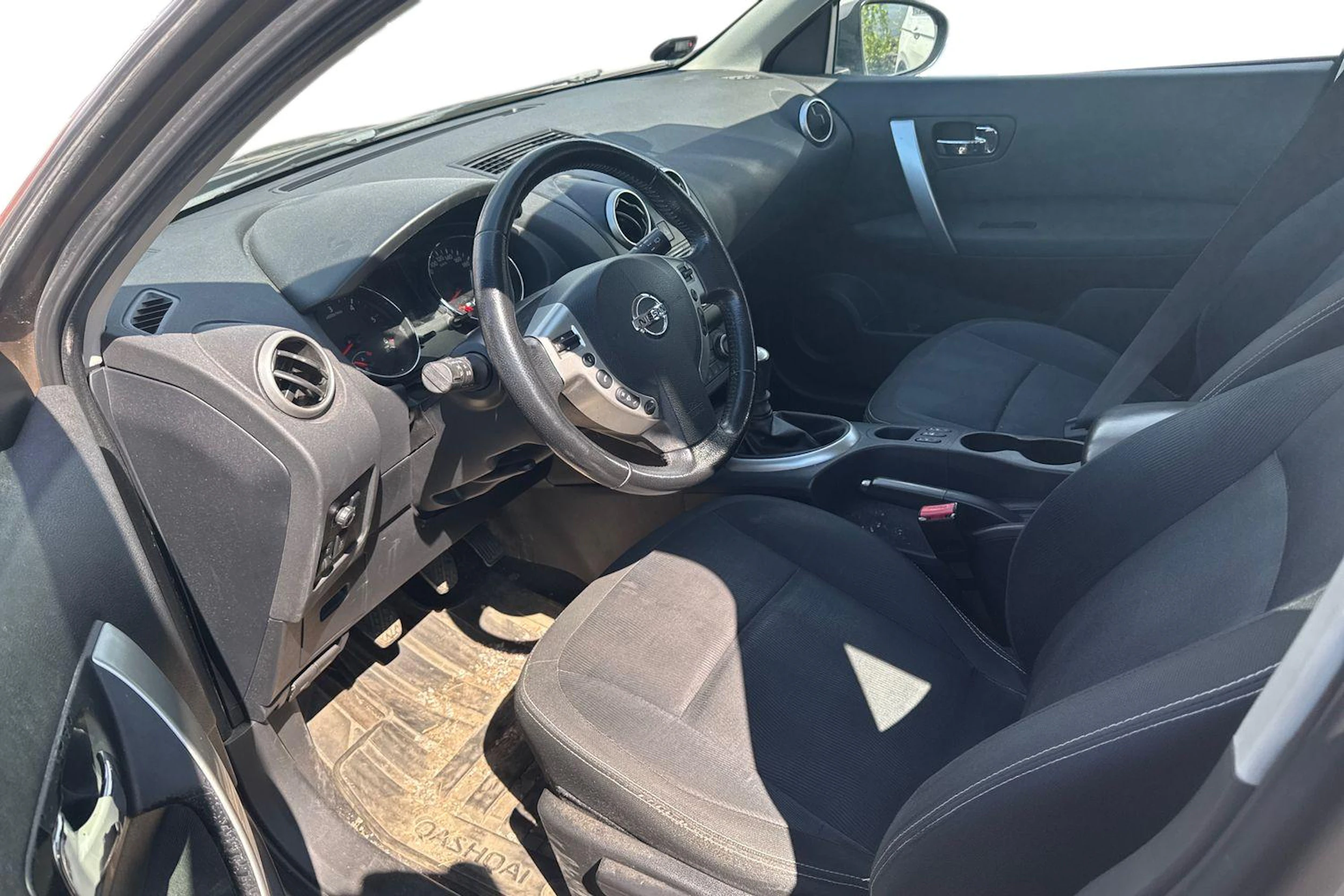 ruskea (beige) Nissan Qashqai 2010 kuva 3.
