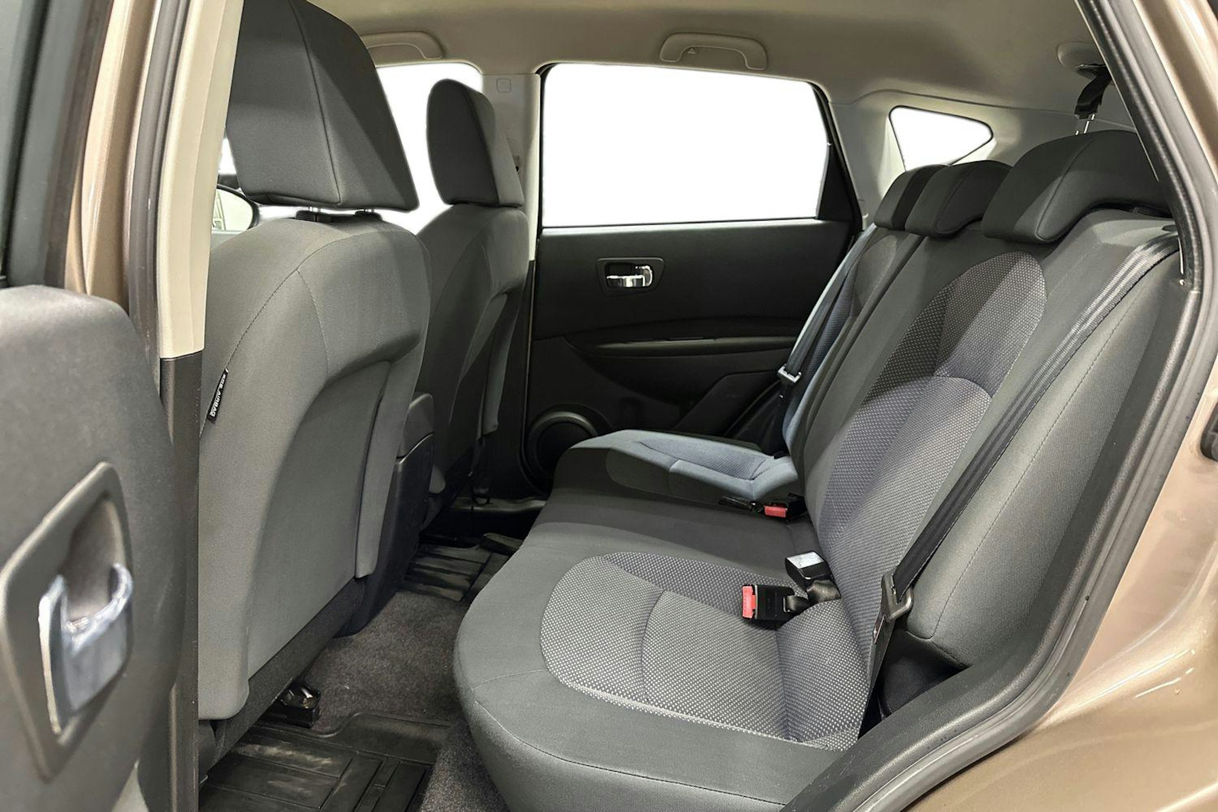 ruskea (beige) Nissan Qashqai 2010 kuva 10.