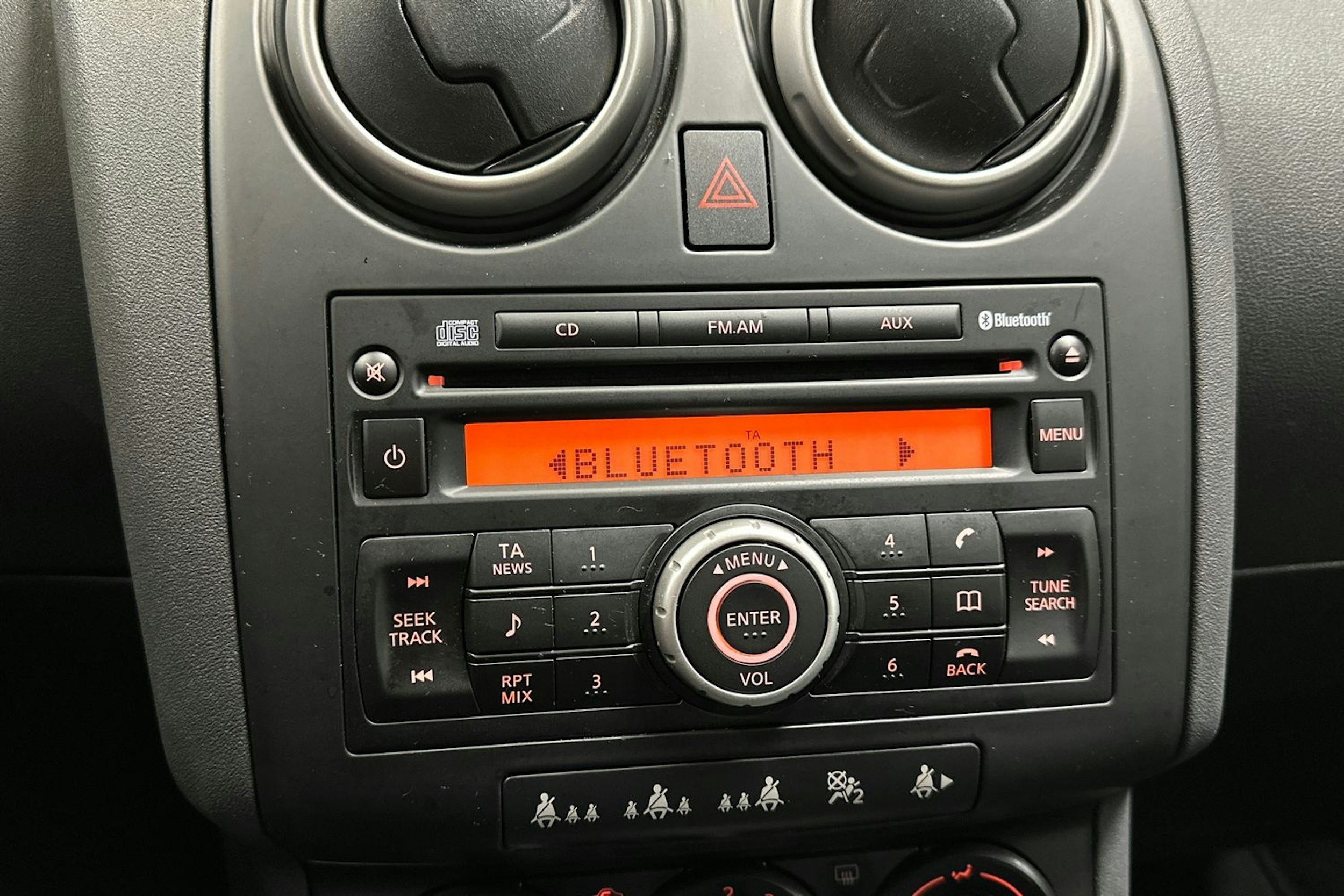 ruskea (beige) Nissan Qashqai 2010 kuva 15.