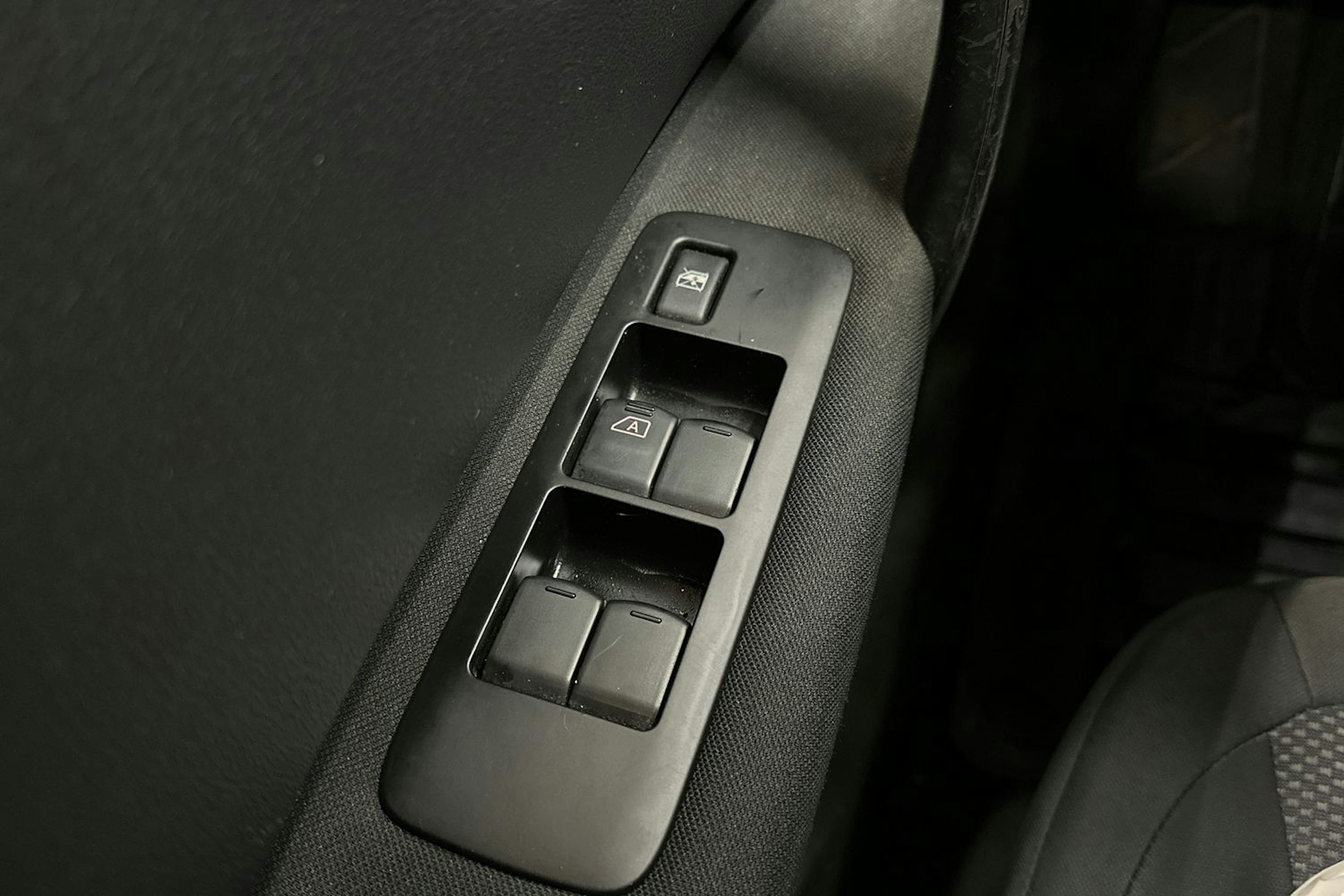 ruskea (beige) Nissan Qashqai 2010 kuva 21.