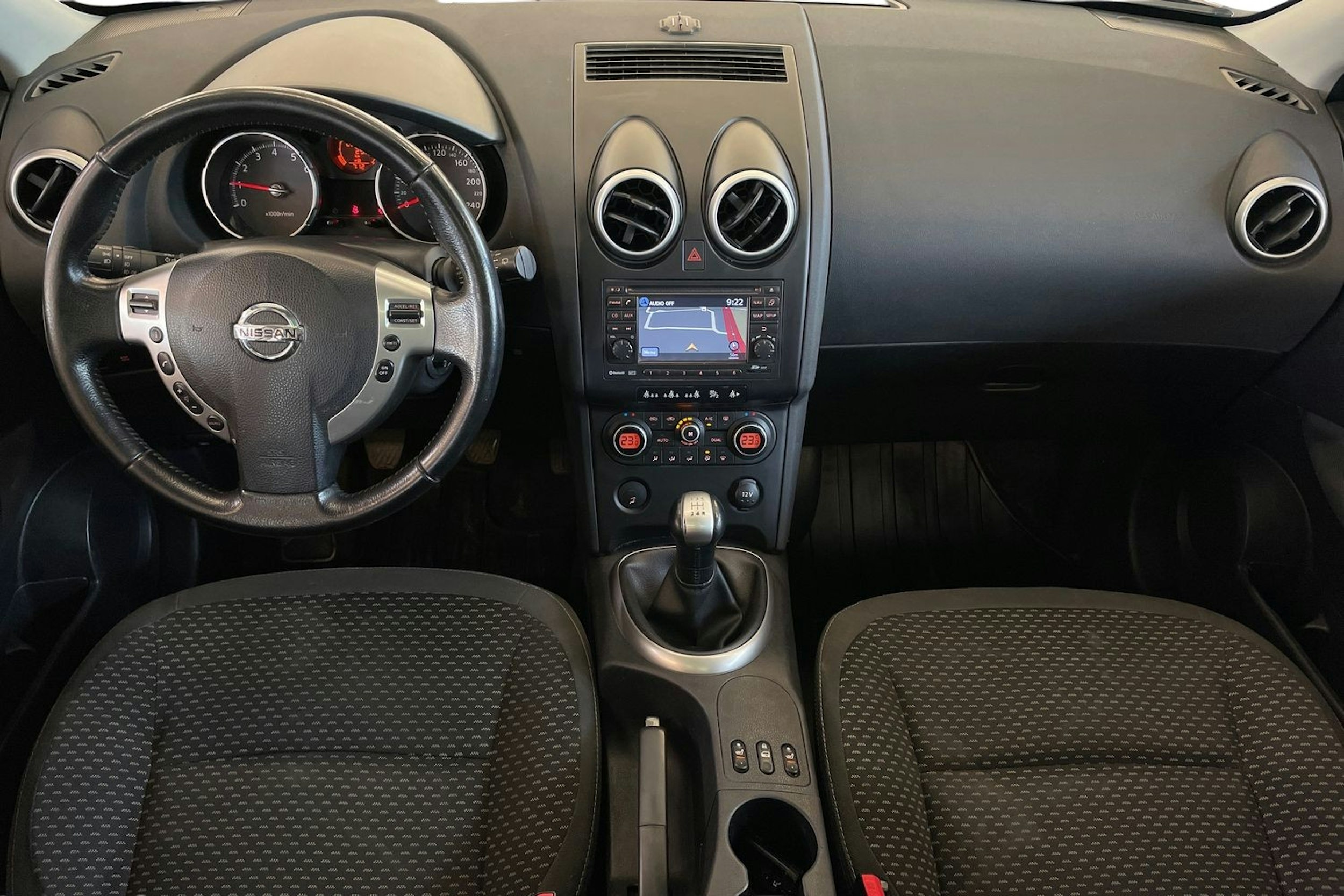 Ruskea (beige) Nissan Qashqai 2010 kuva 9.