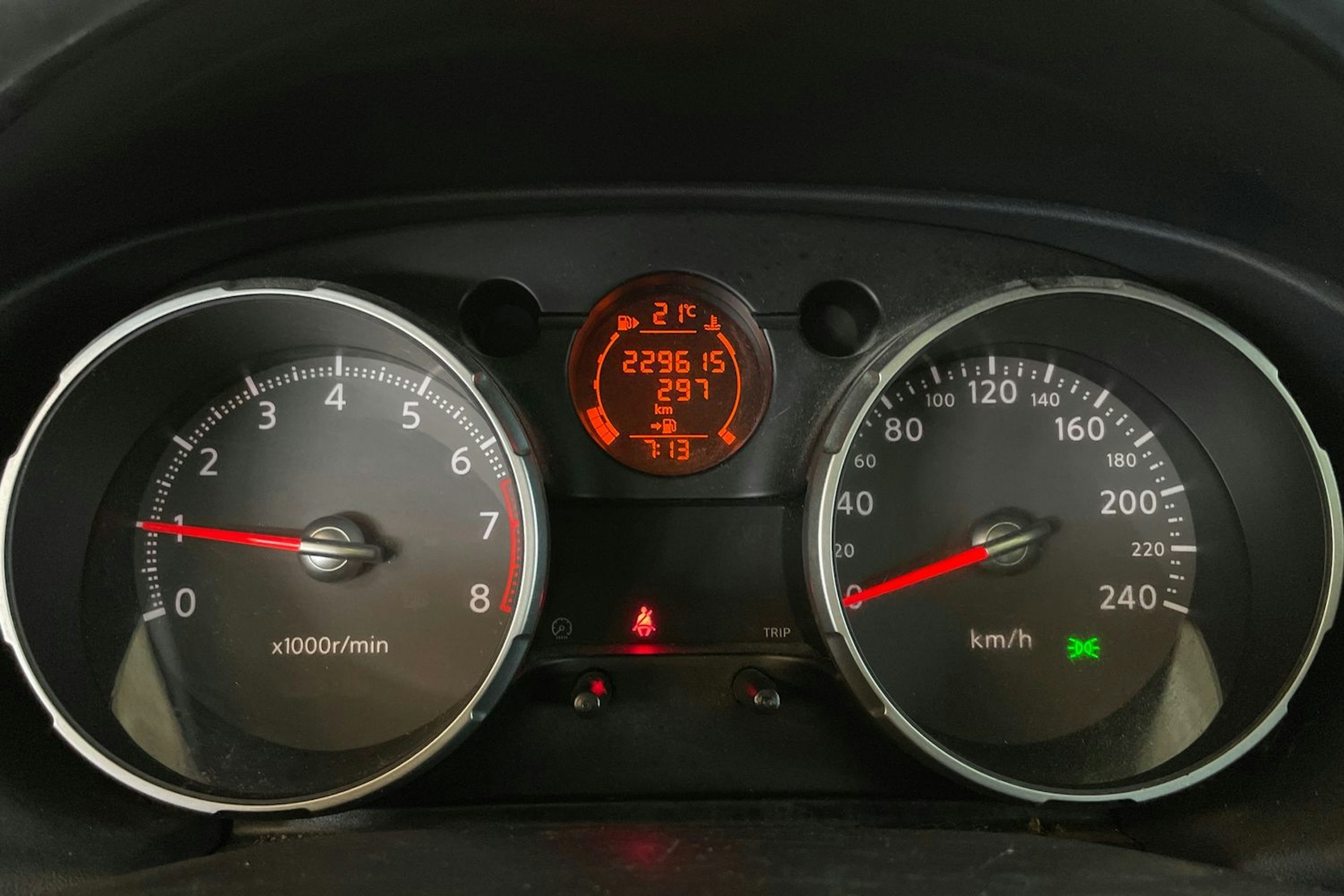 Ruskea (beige) Nissan Qashqai 2010 kuva 14.