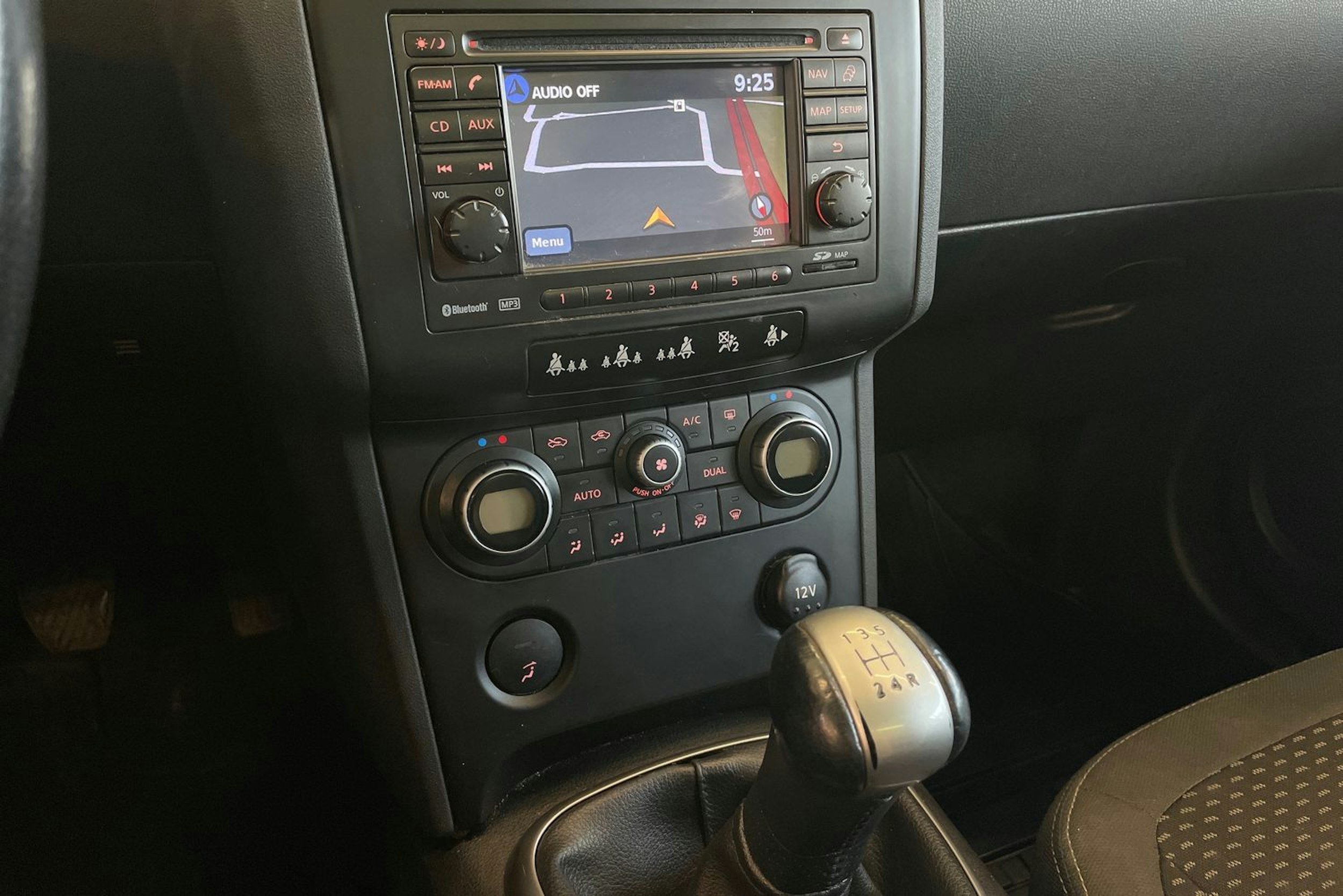 Ruskea (beige) Nissan Qashqai 2010 kuva 17.