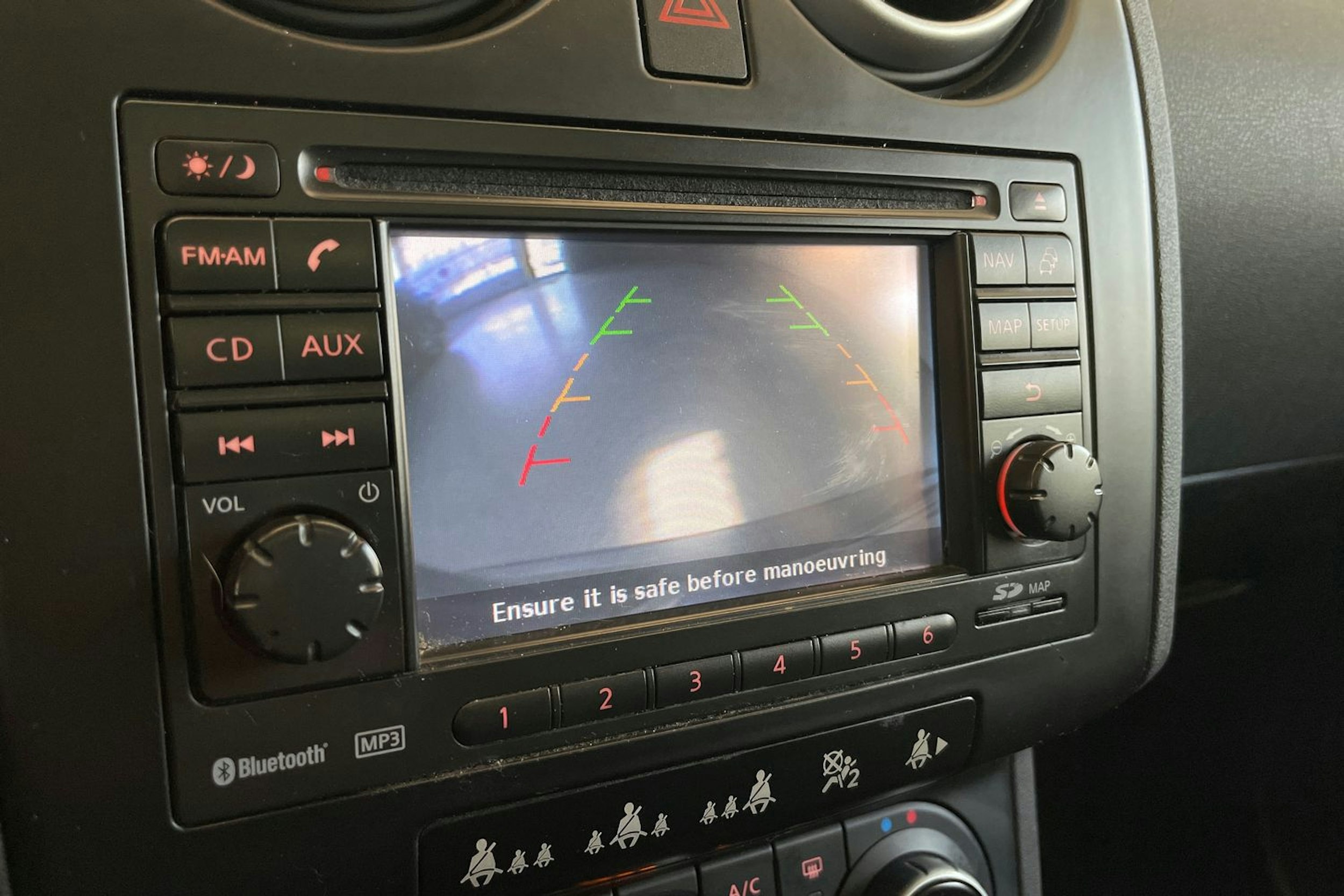 Ruskea (beige) Nissan Qashqai 2010 kuva 21.