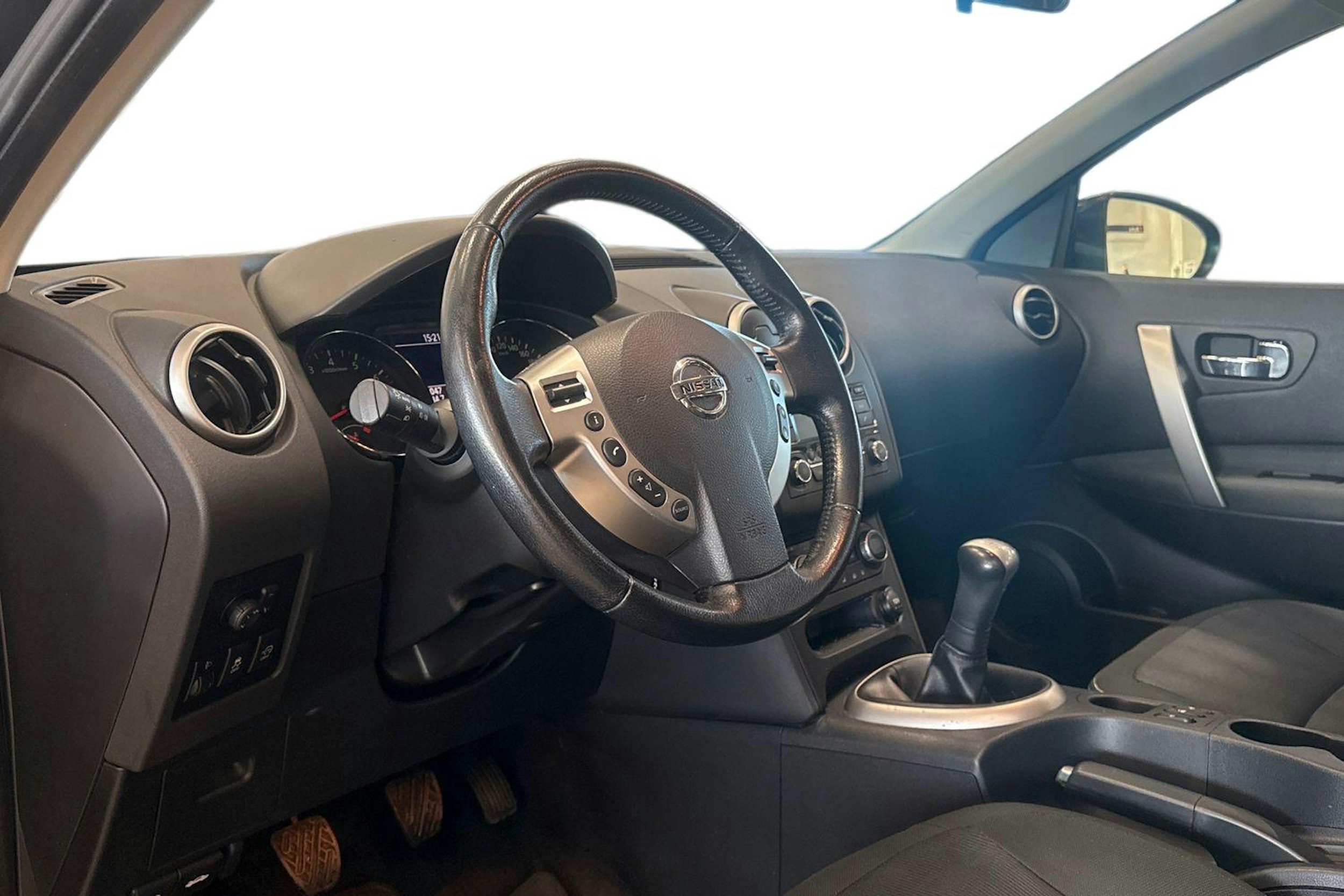 musta Nissan Qashqai 2011 kuva 7.