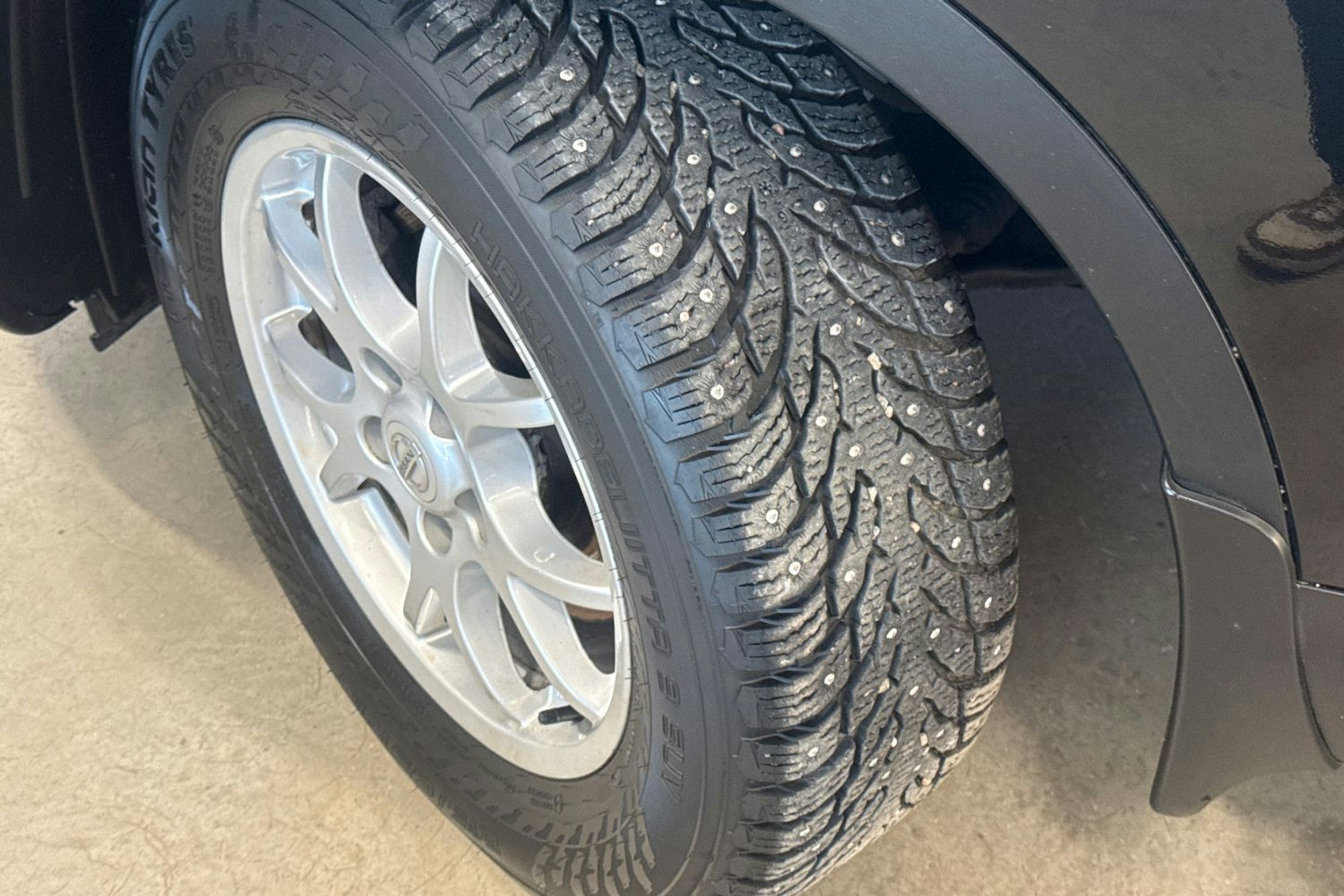 musta Nissan Qashqai 2011 kuva 13.