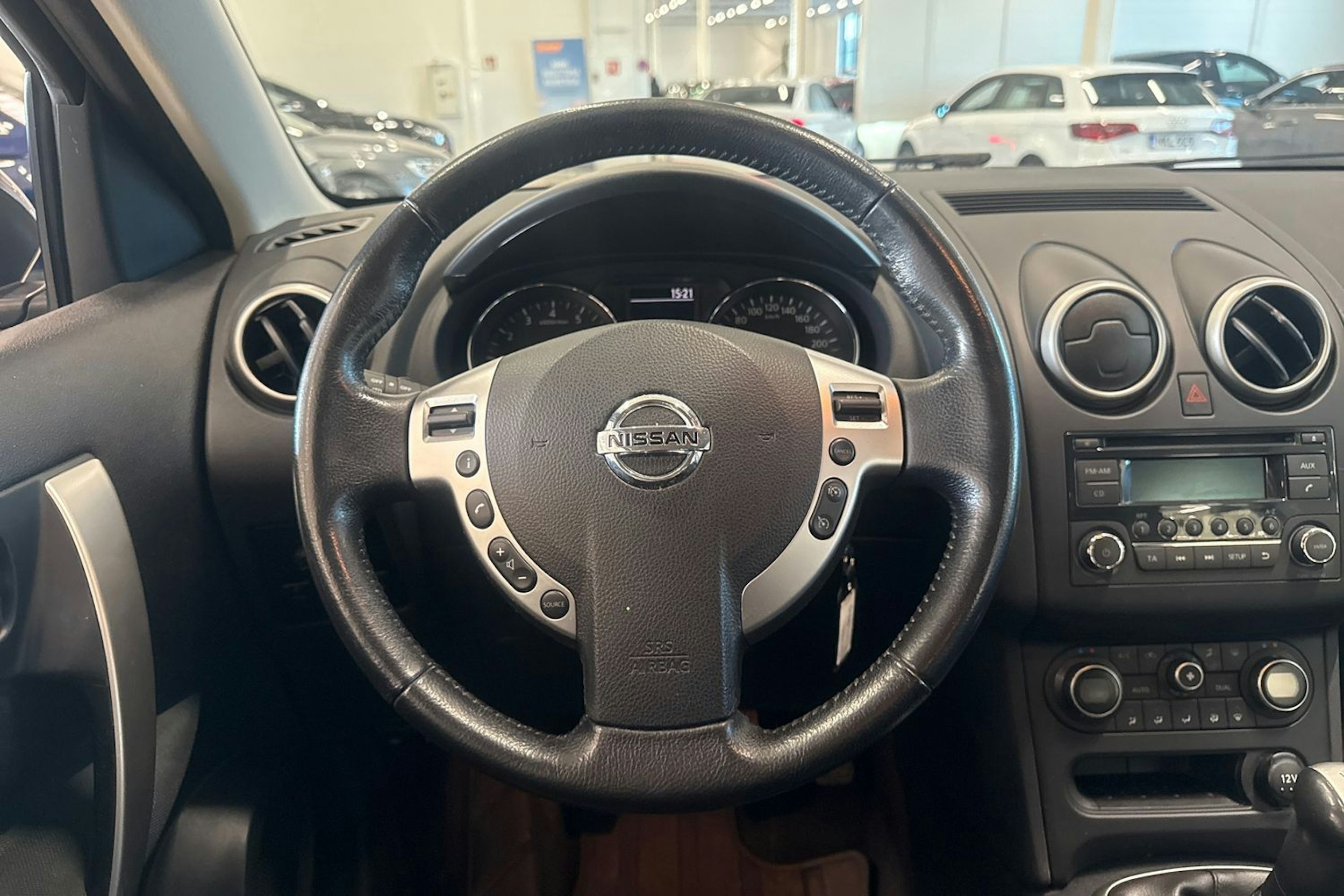 musta Nissan Qashqai 2011 kuva 14.