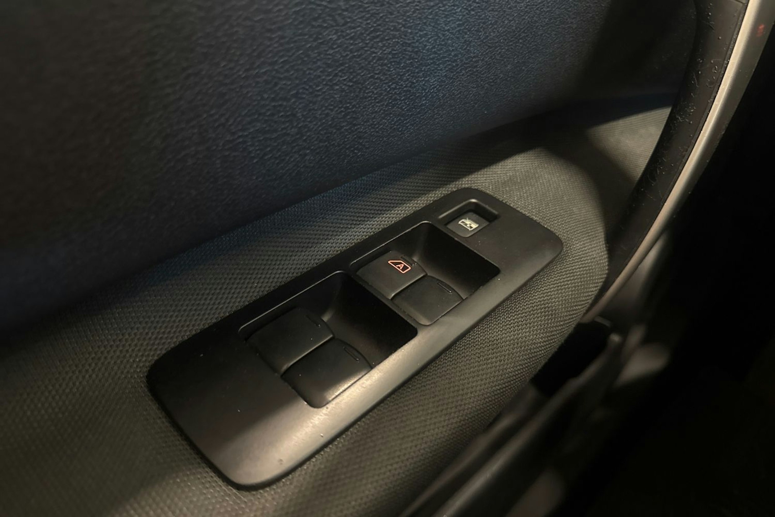 musta Nissan Qashqai 2011 kuva 18.