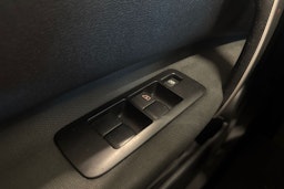 musta Nissan Qashqai 2011 kuva 18.