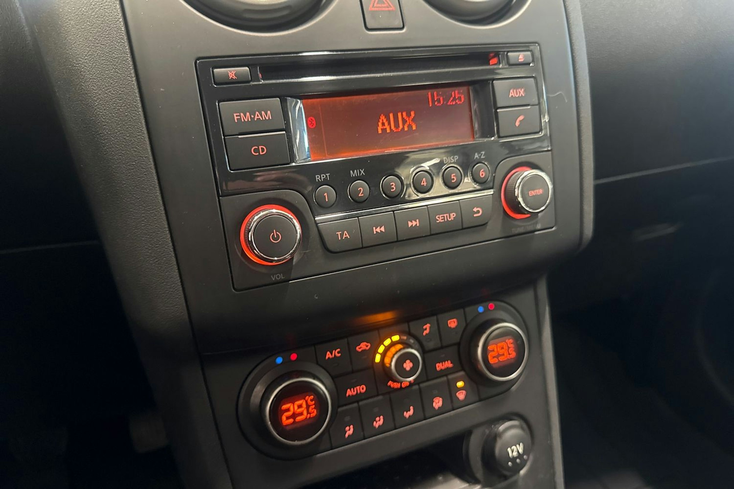 musta Nissan Qashqai 2011 kuva 20.