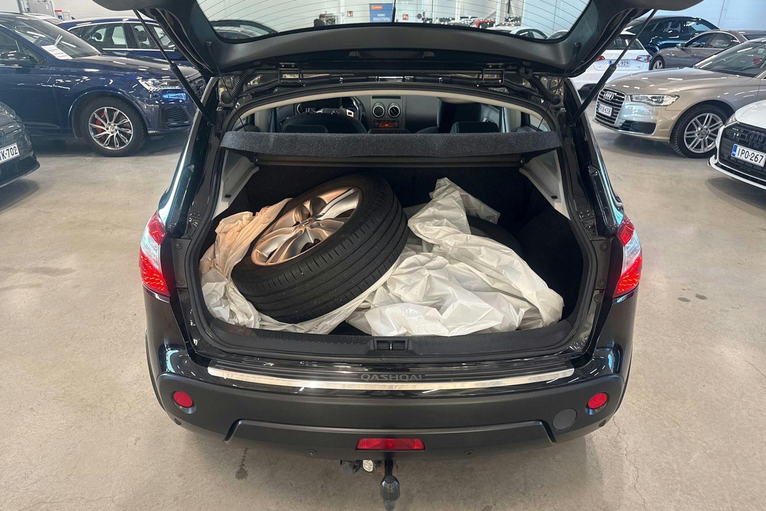 musta Nissan Qashqai 2011 kuva 22.