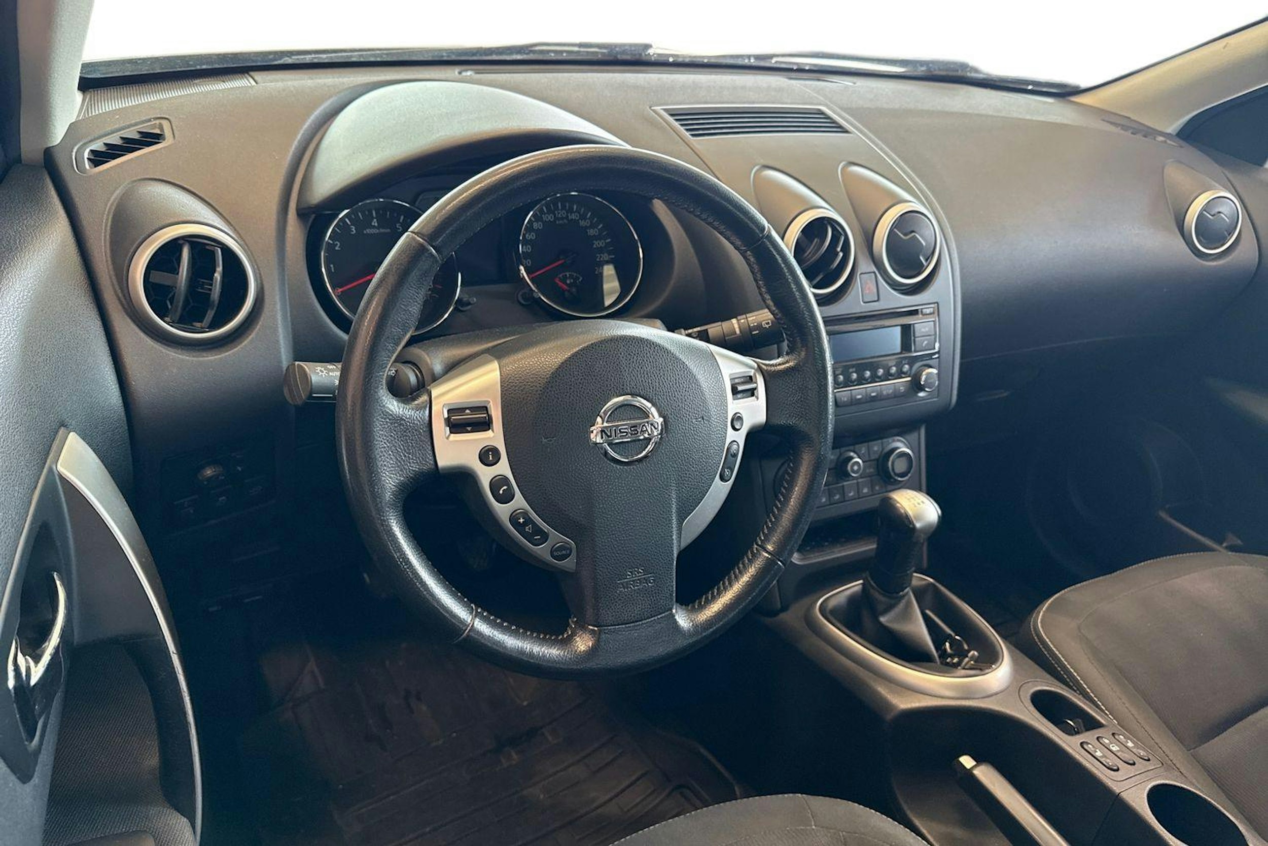 ruskea (beige) Nissan Qashqai 2011 kuva 3.