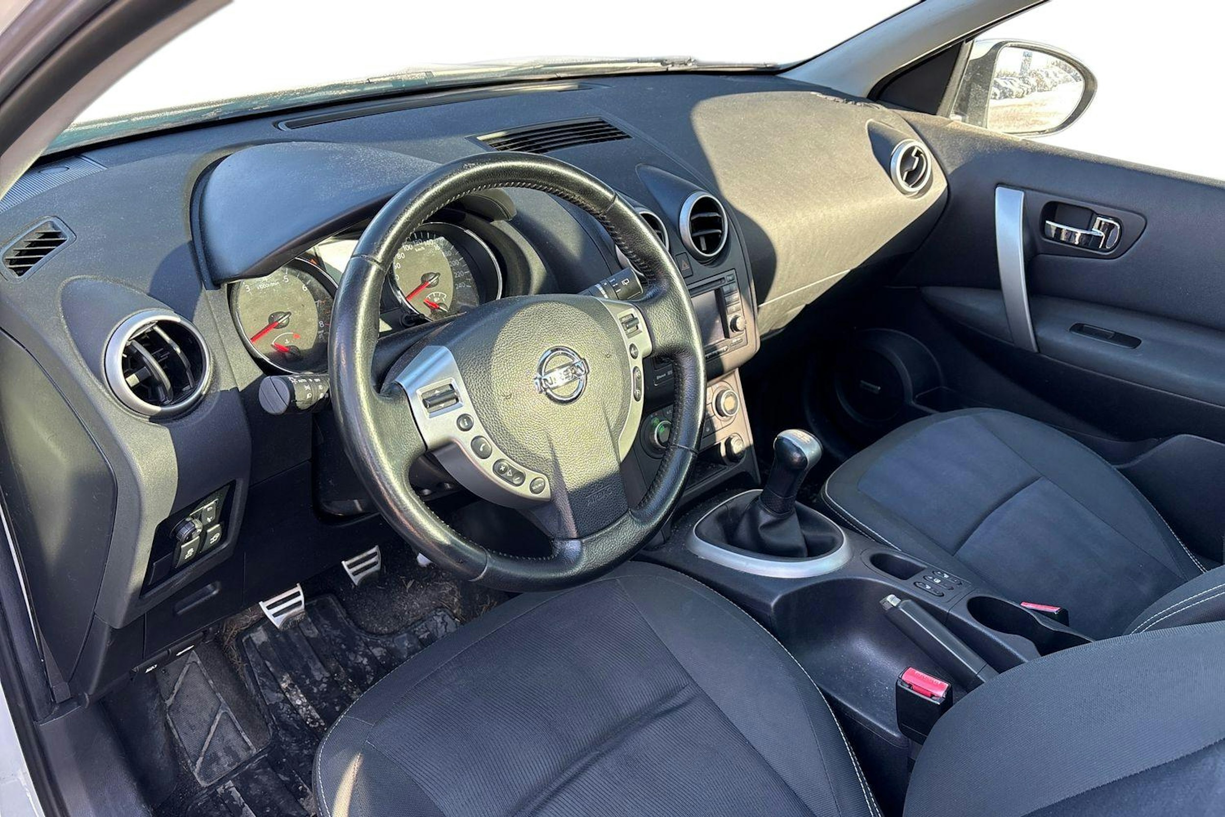 valkoinen Nissan Qashqai 2011 kuva 3.