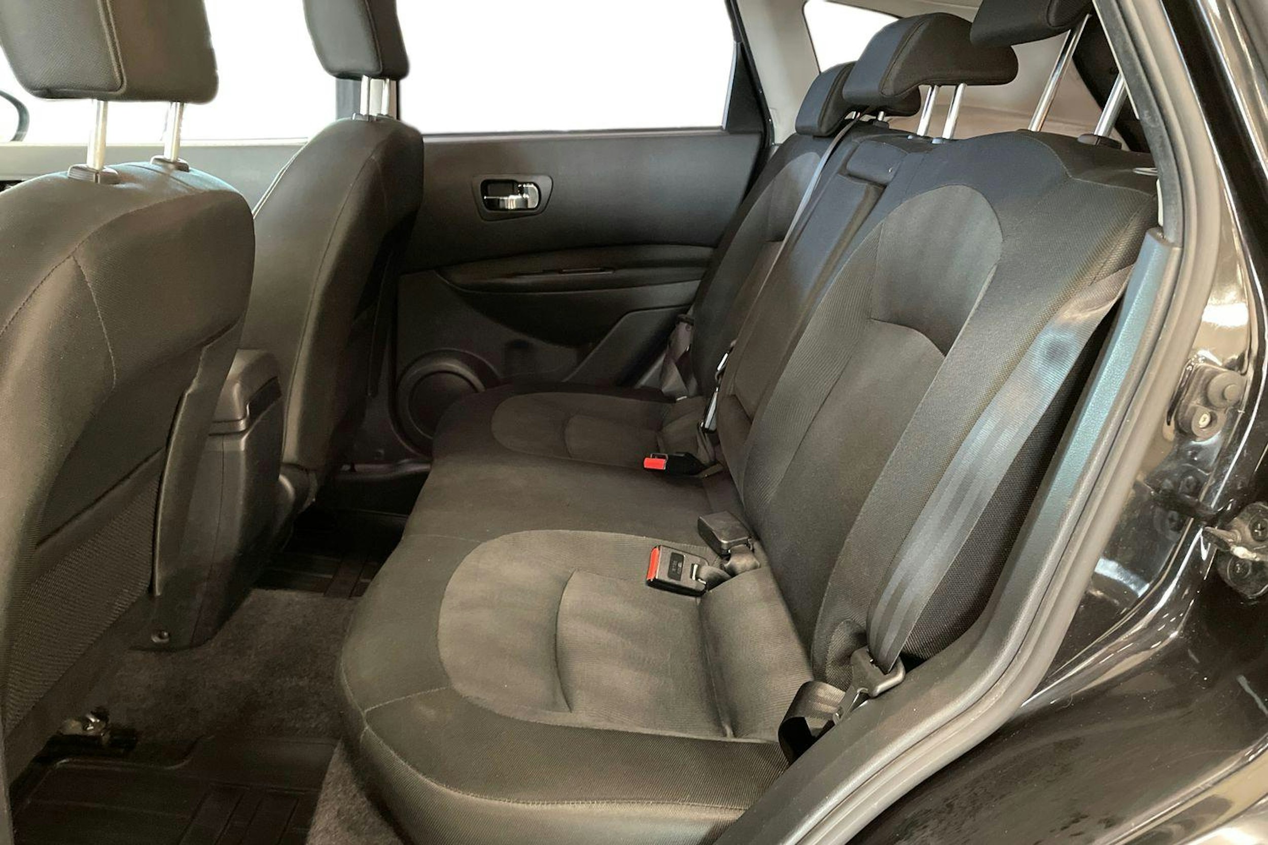 musta Nissan Qashqai 2011 kuva 10.
