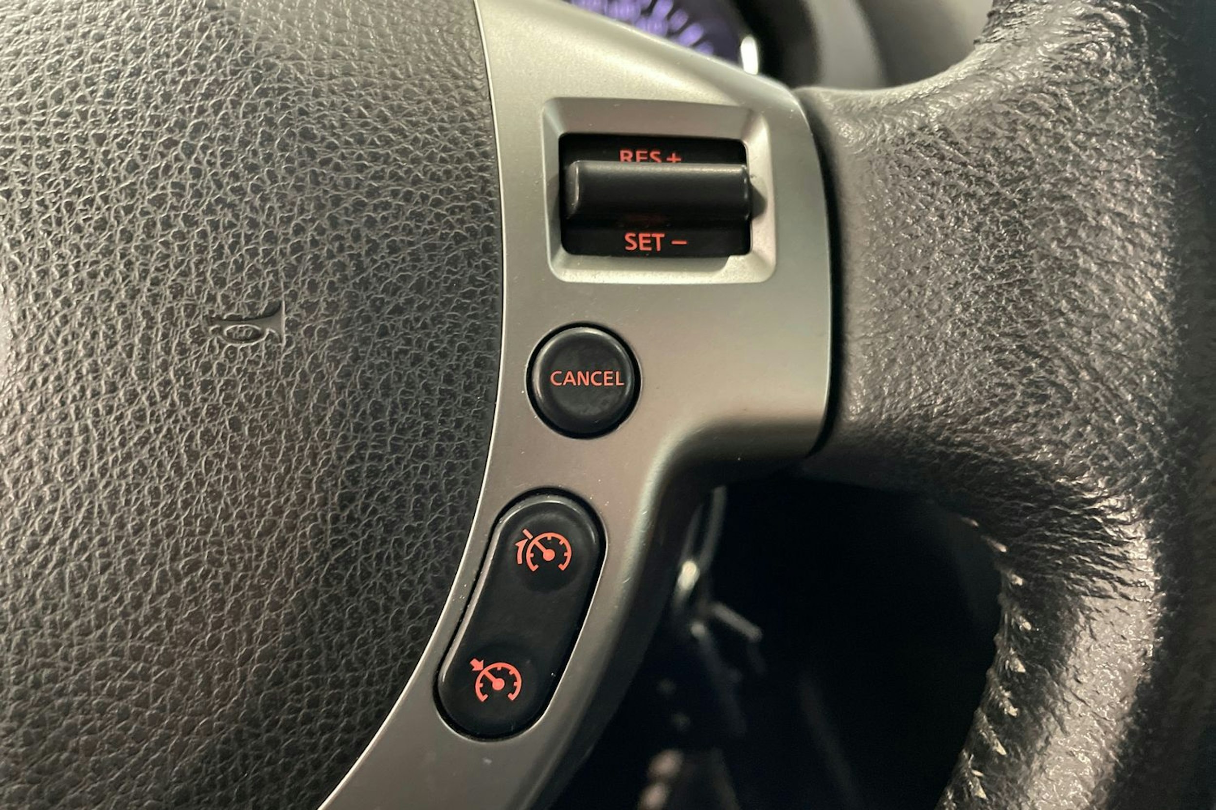 musta Nissan Qashqai 2011 kuva 18.