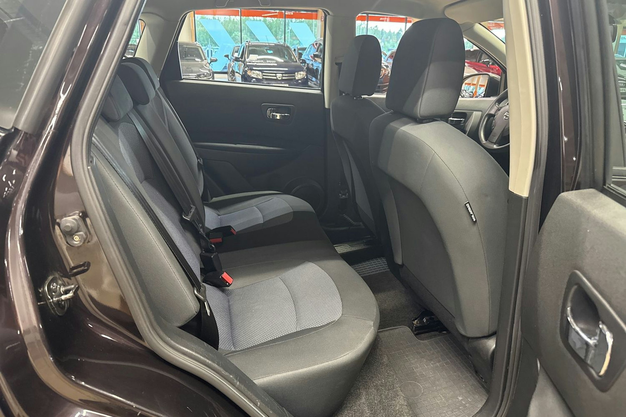 violetti Nissan Qashqai 2012 kuva 15.