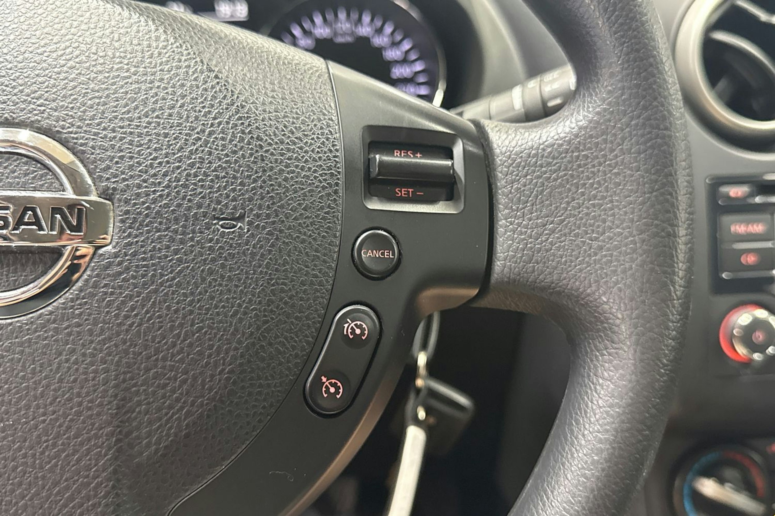 violetti Nissan Qashqai 2012 kuva 18.