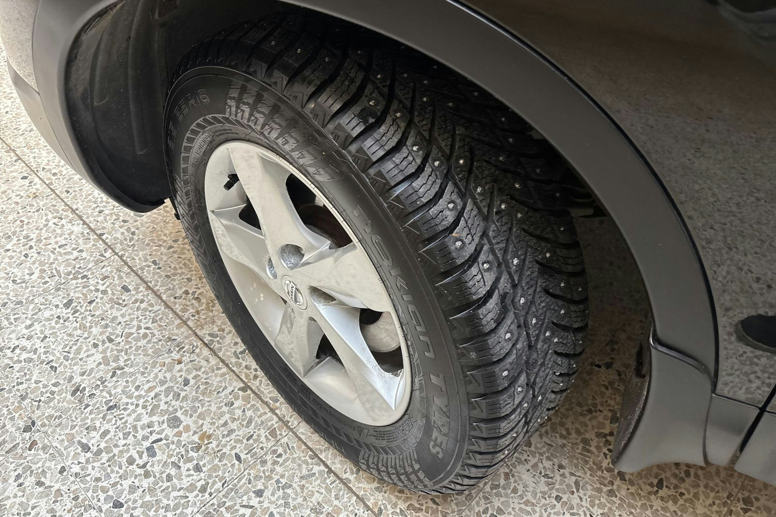 musta Nissan Qashqai 2012 kuva 10.