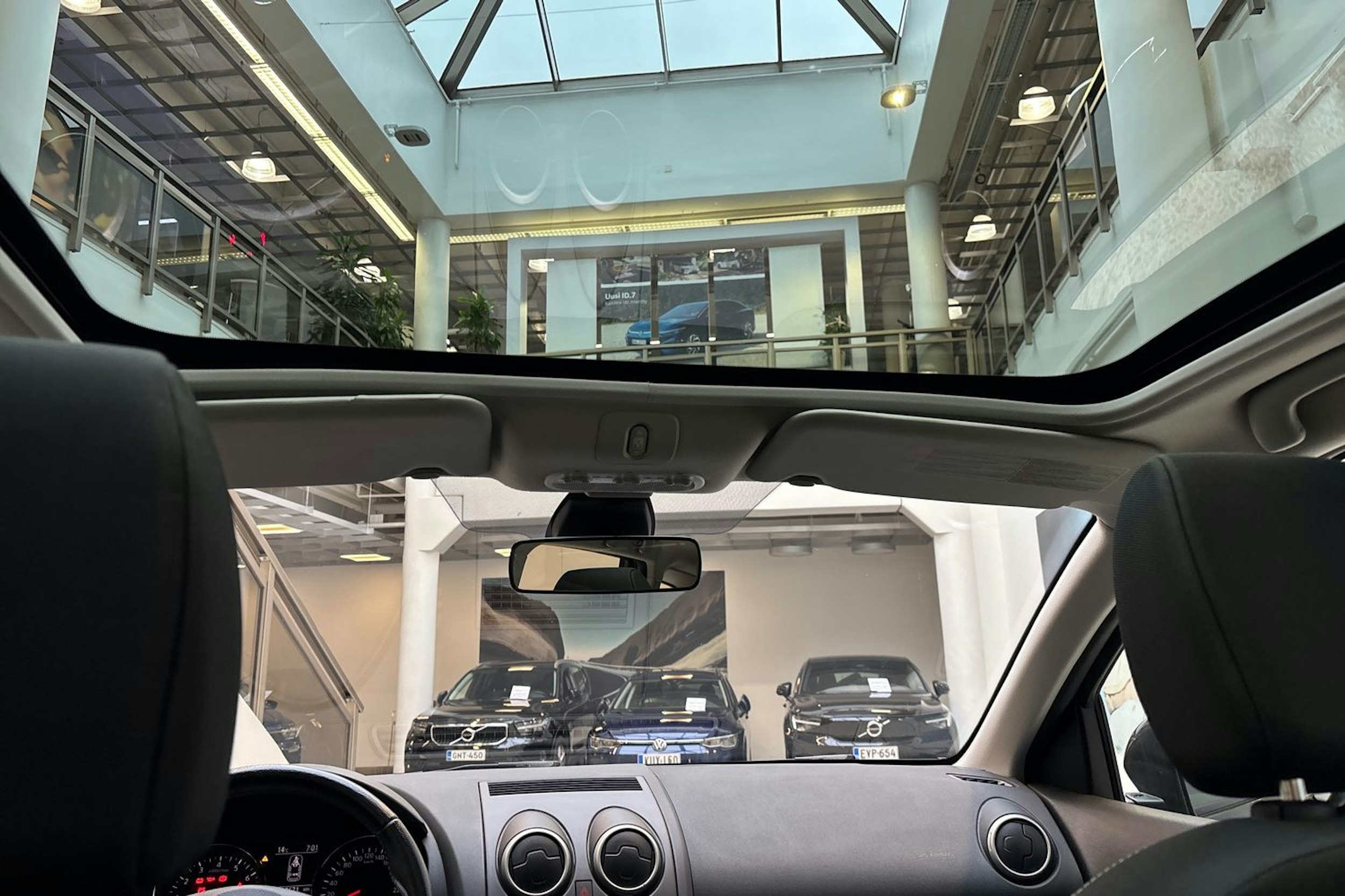 musta Nissan Qashqai 2012 kuva 13.