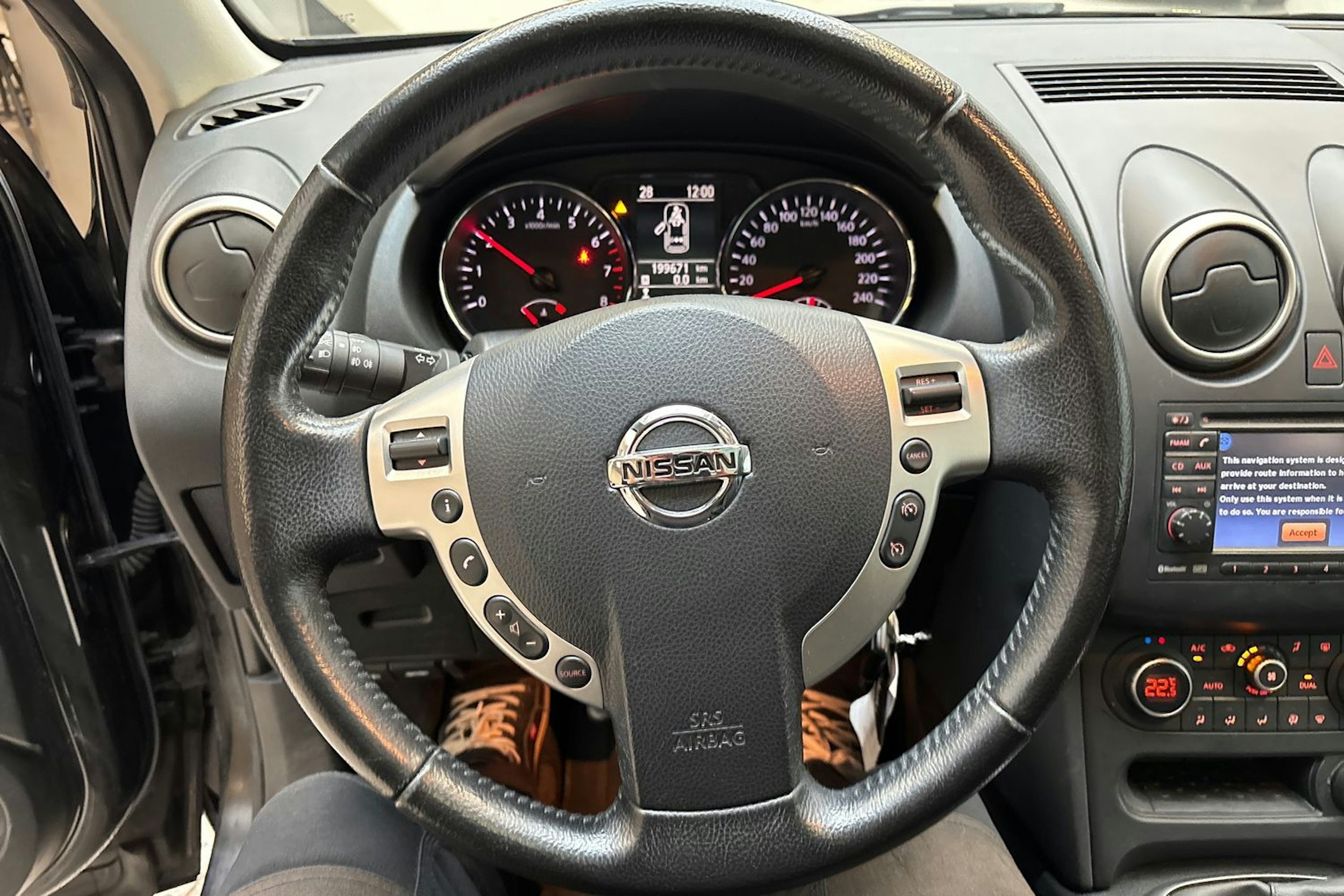 musta Nissan Qashqai 2012 kuva 15.