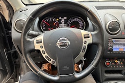 musta Nissan Qashqai 2012 kuva 15.