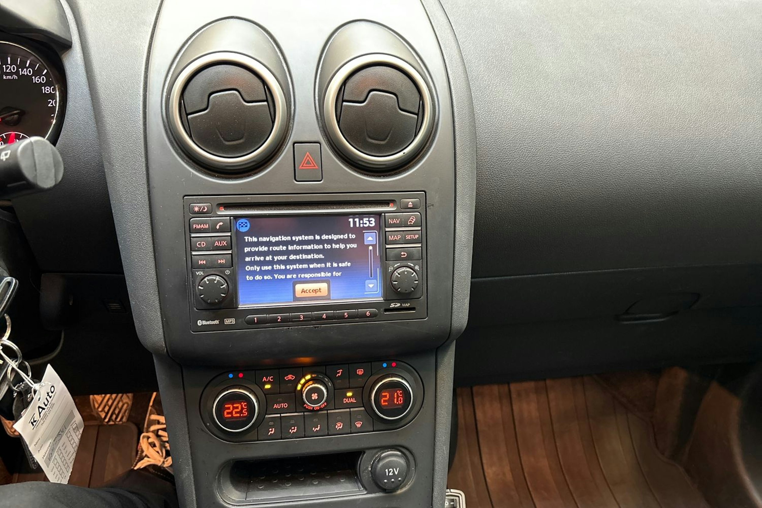 musta Nissan Qashqai 2012 kuva 16.