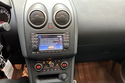 musta Nissan Qashqai 2012 kuva 16.