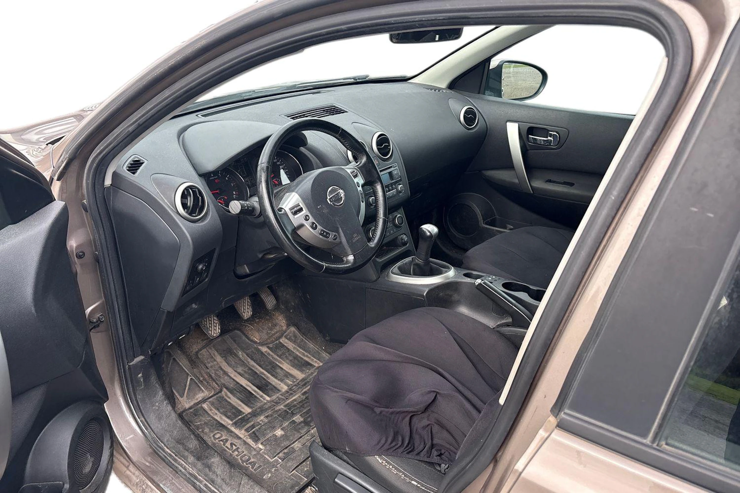 Ruskea (beige) Nissan Qashqai 2012 kuva 3.