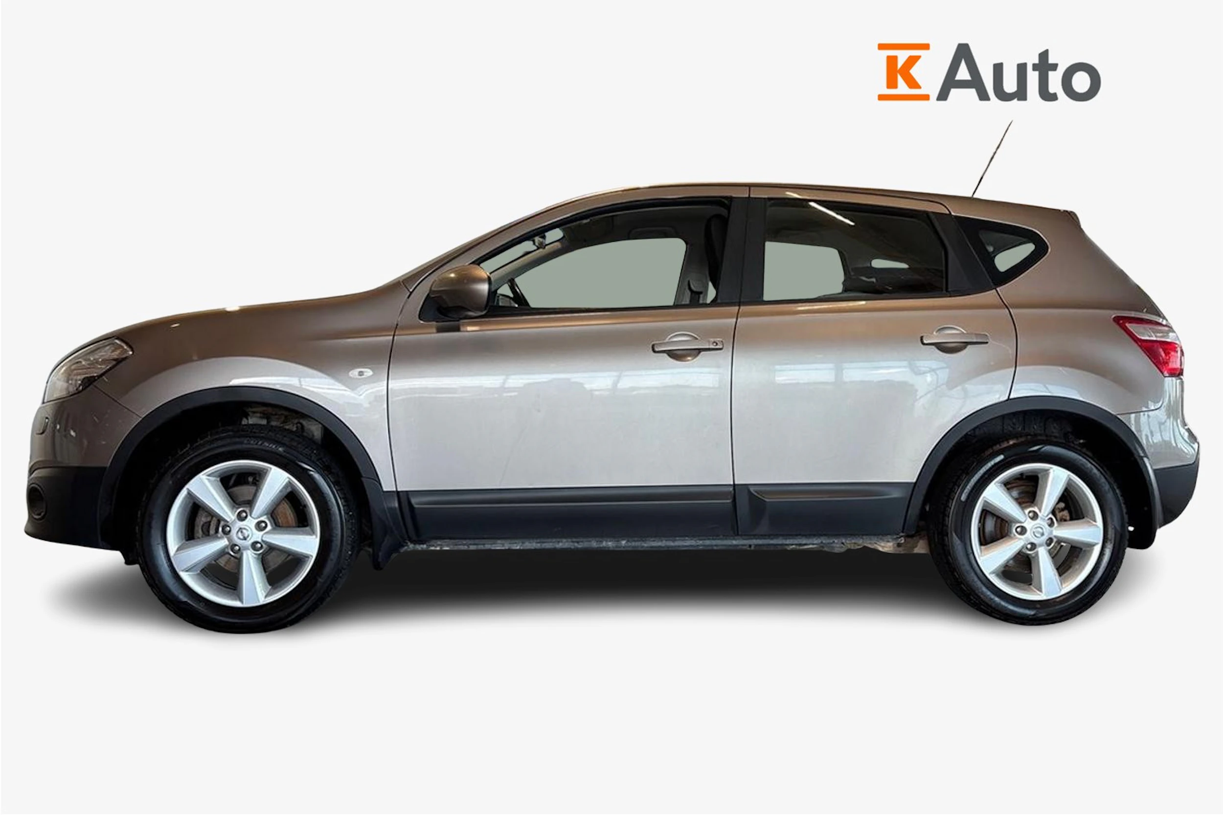 Ruskea (beige) Nissan Qashqai 2012 kuva 5.