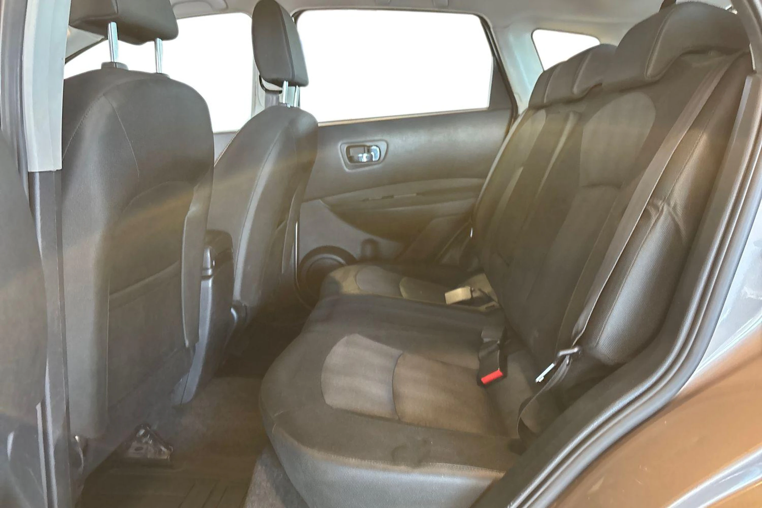 Ruskea (beige) Nissan Qashqai 2012 kuva 8.