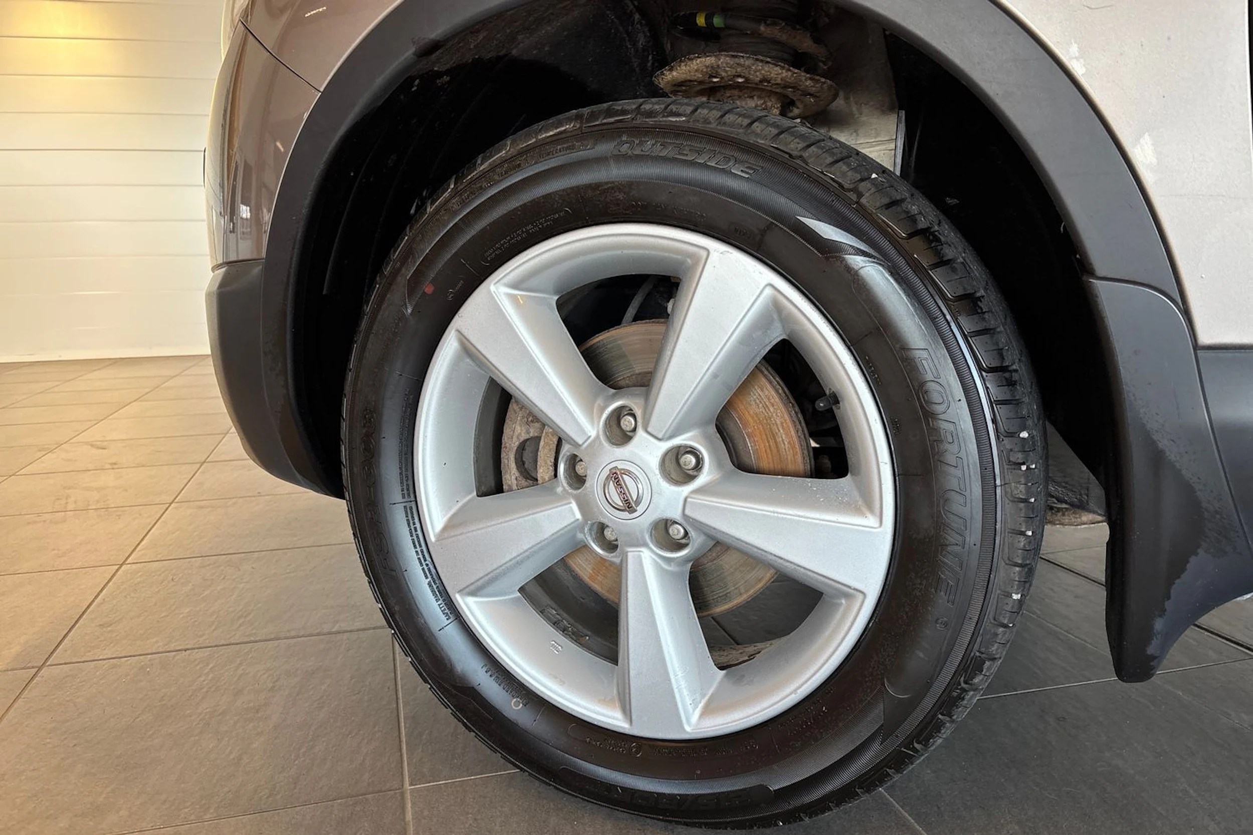 Ruskea (beige) Nissan Qashqai 2012 kuva 10.