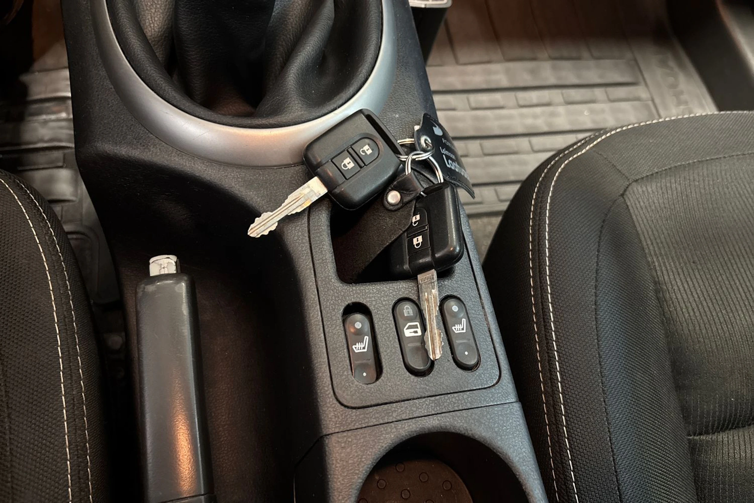 Ruskea (beige) Nissan Qashqai 2012 kuva 13.