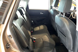 Ruskea (beige) Nissan Qashqai 2012 kuva 16.
