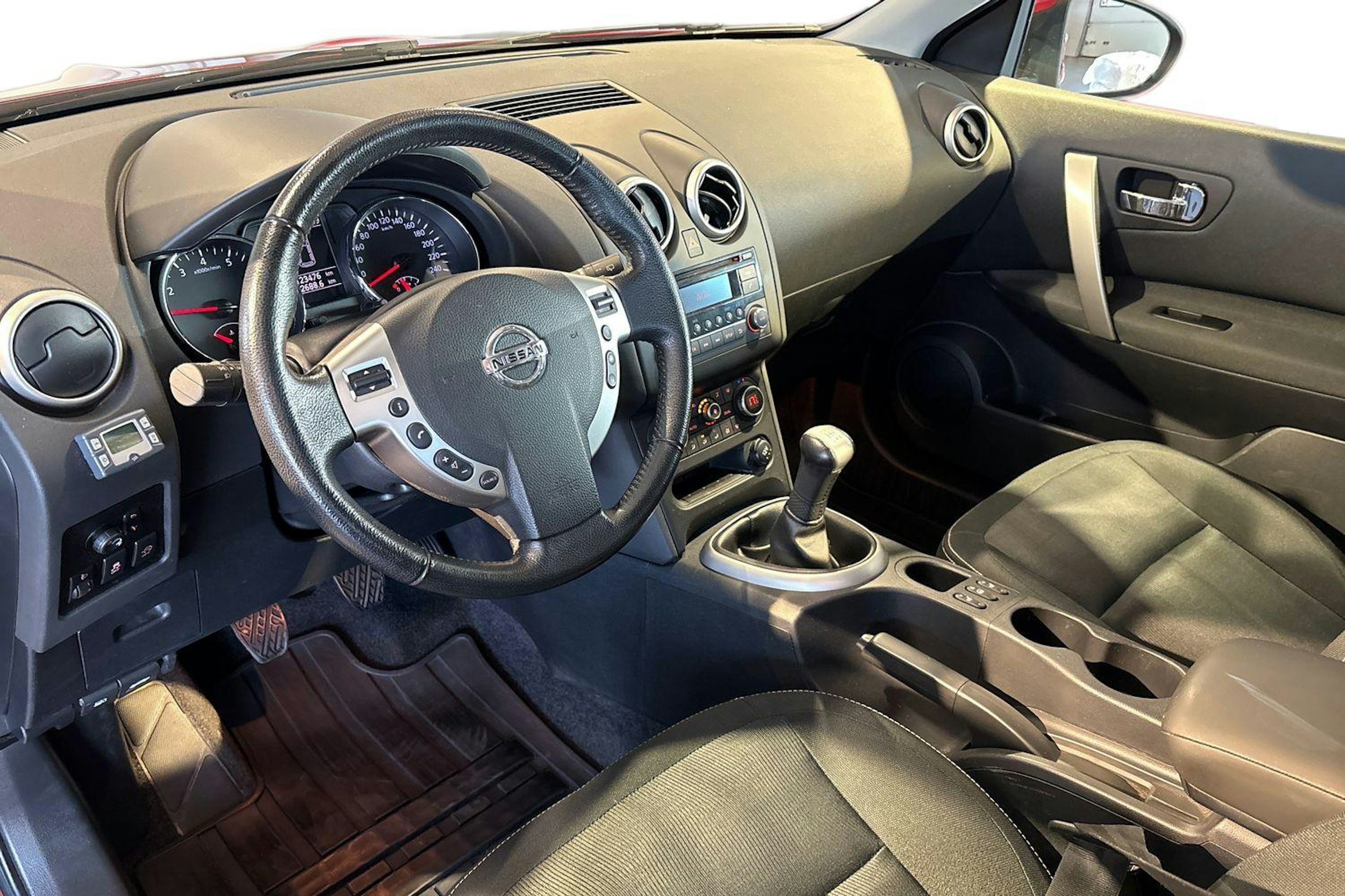 Punainen Nissan Qashqai 2012 kuva 6.