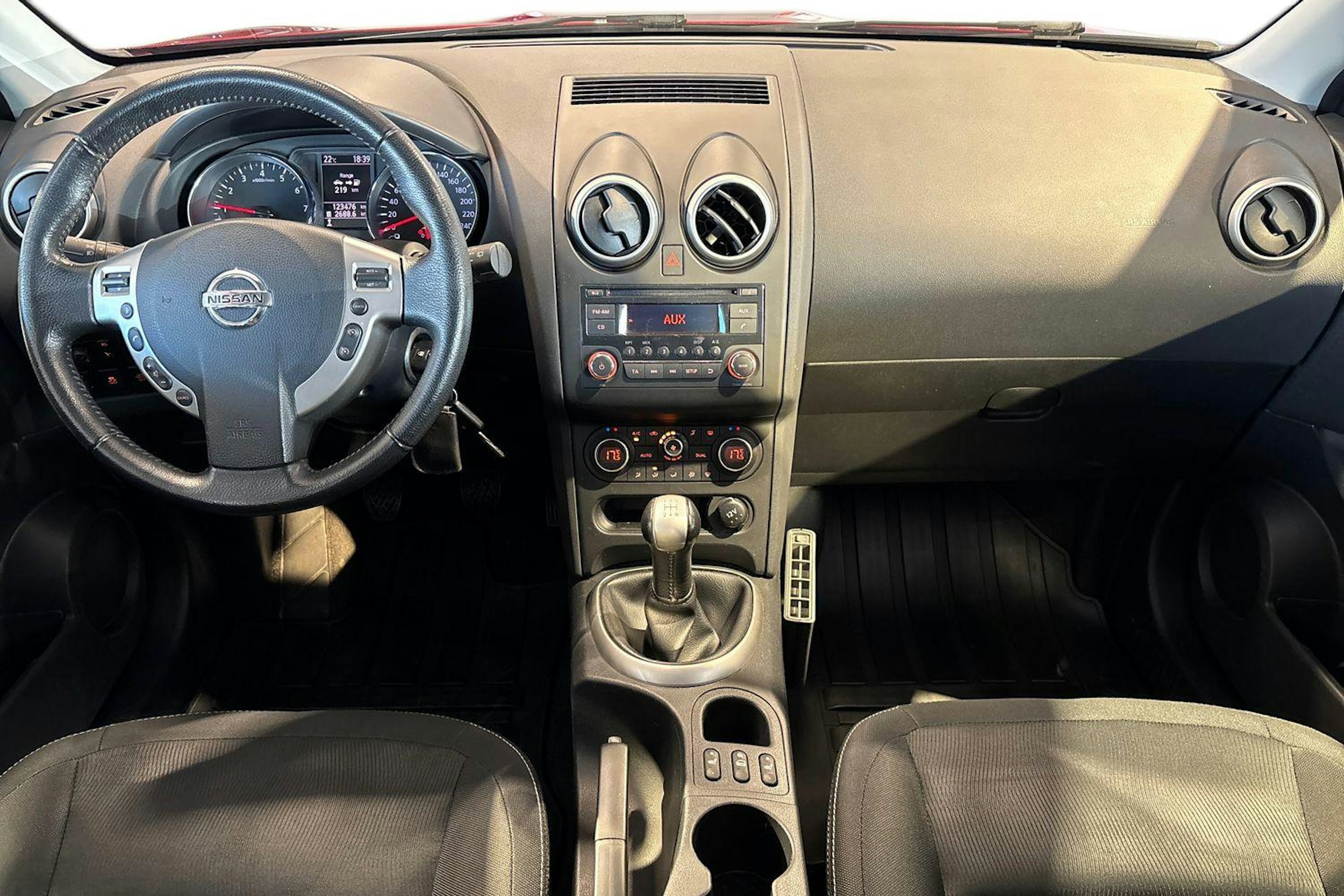 Punainen Nissan Qashqai 2012 kuva 7.
