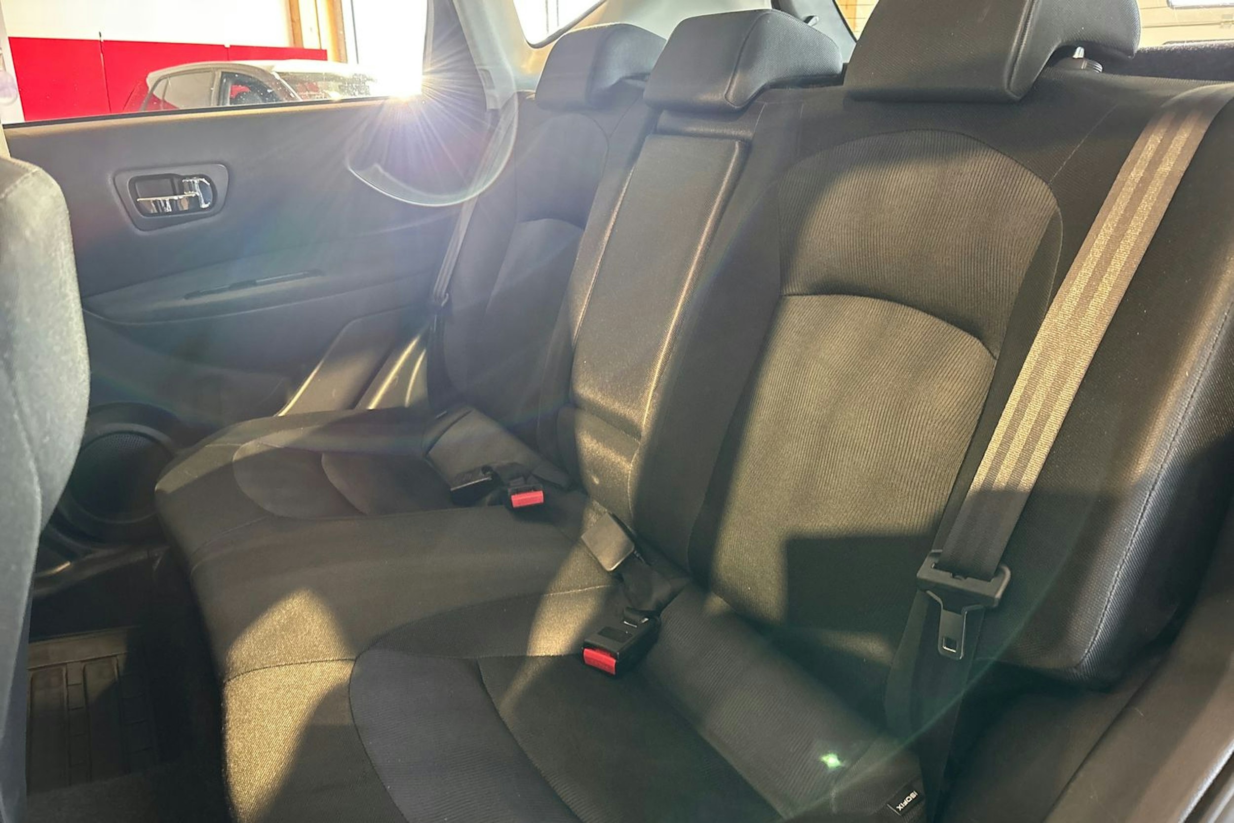 Punainen Nissan Qashqai 2012 kuva 13.