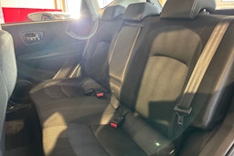 Punainen Nissan Qashqai 2012 kuva 13.