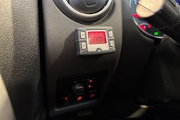 Punainen Nissan Qashqai 2012 kuva 17.