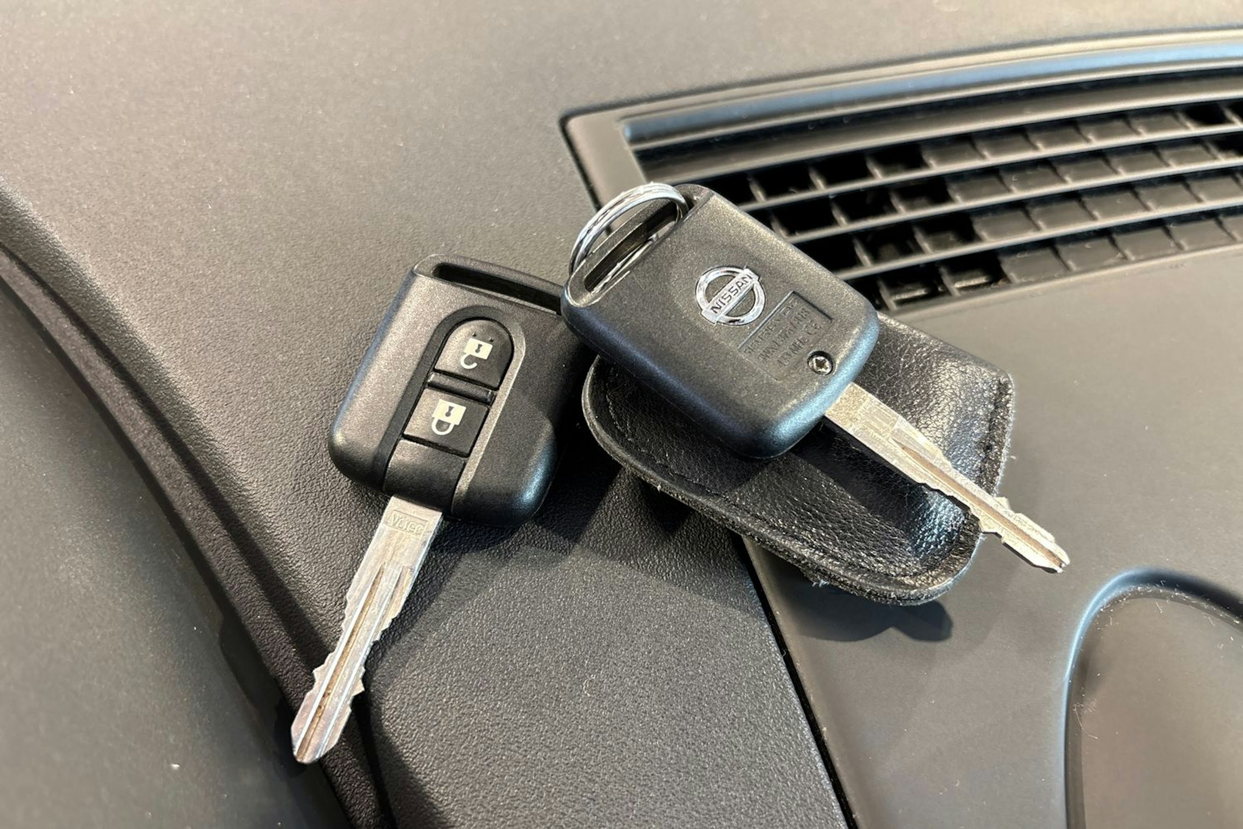 Punainen Nissan Qashqai 2012 kuva 21.