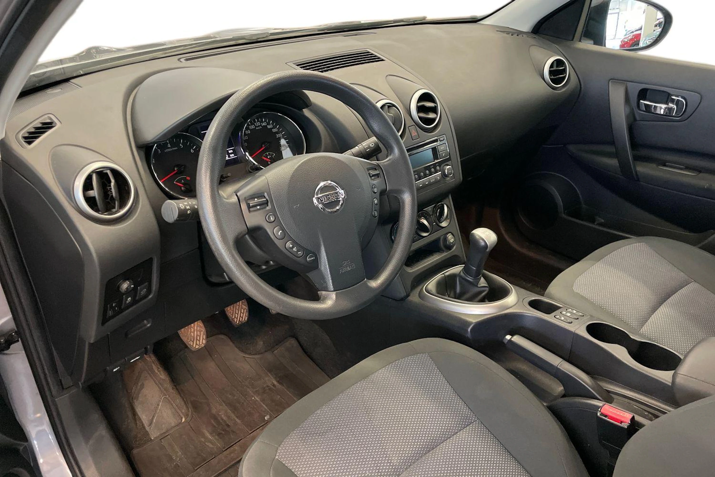 Harmaa Nissan Qashqai 2012 kuva 3.