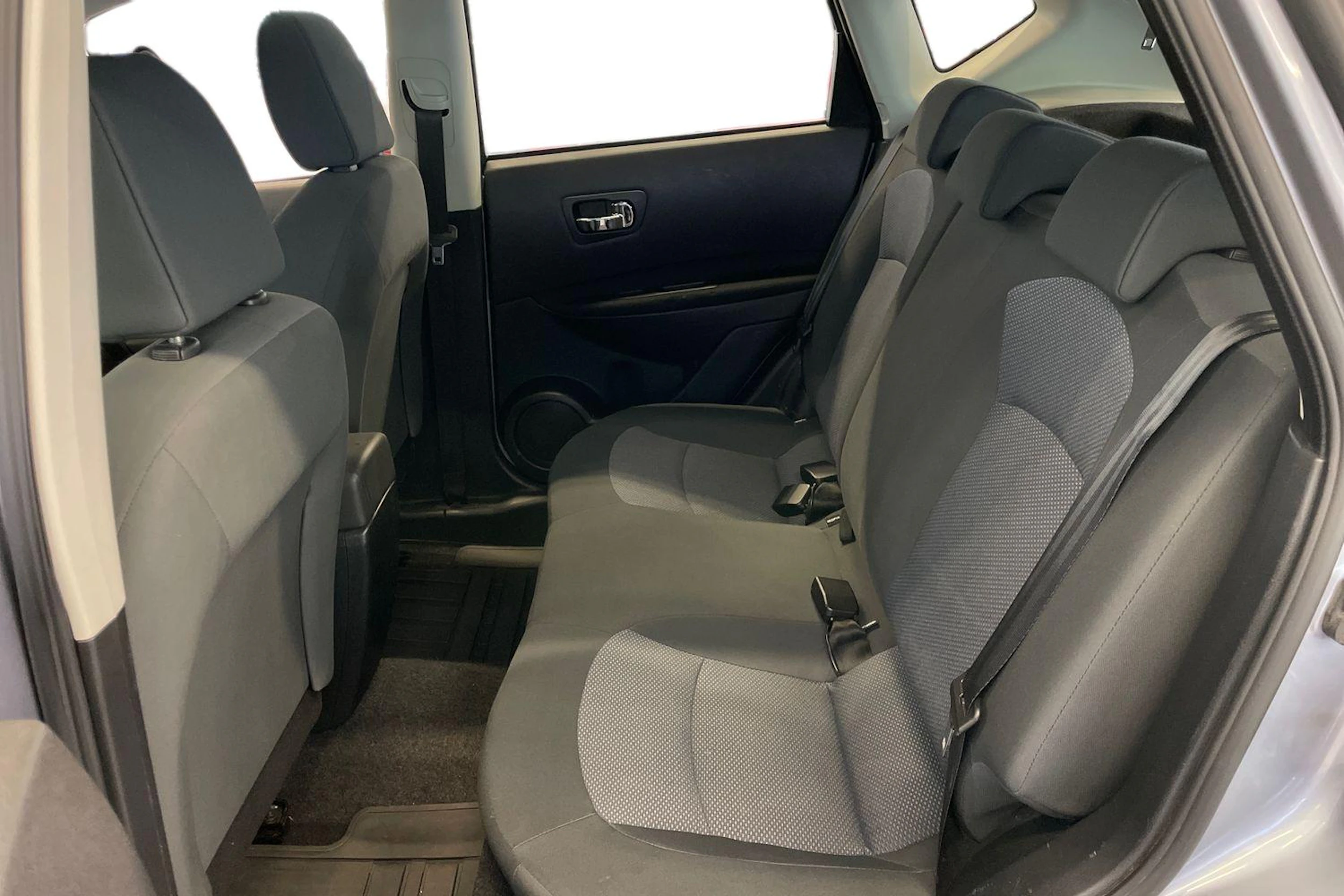 Harmaa Nissan Qashqai 2012 kuva 8.
