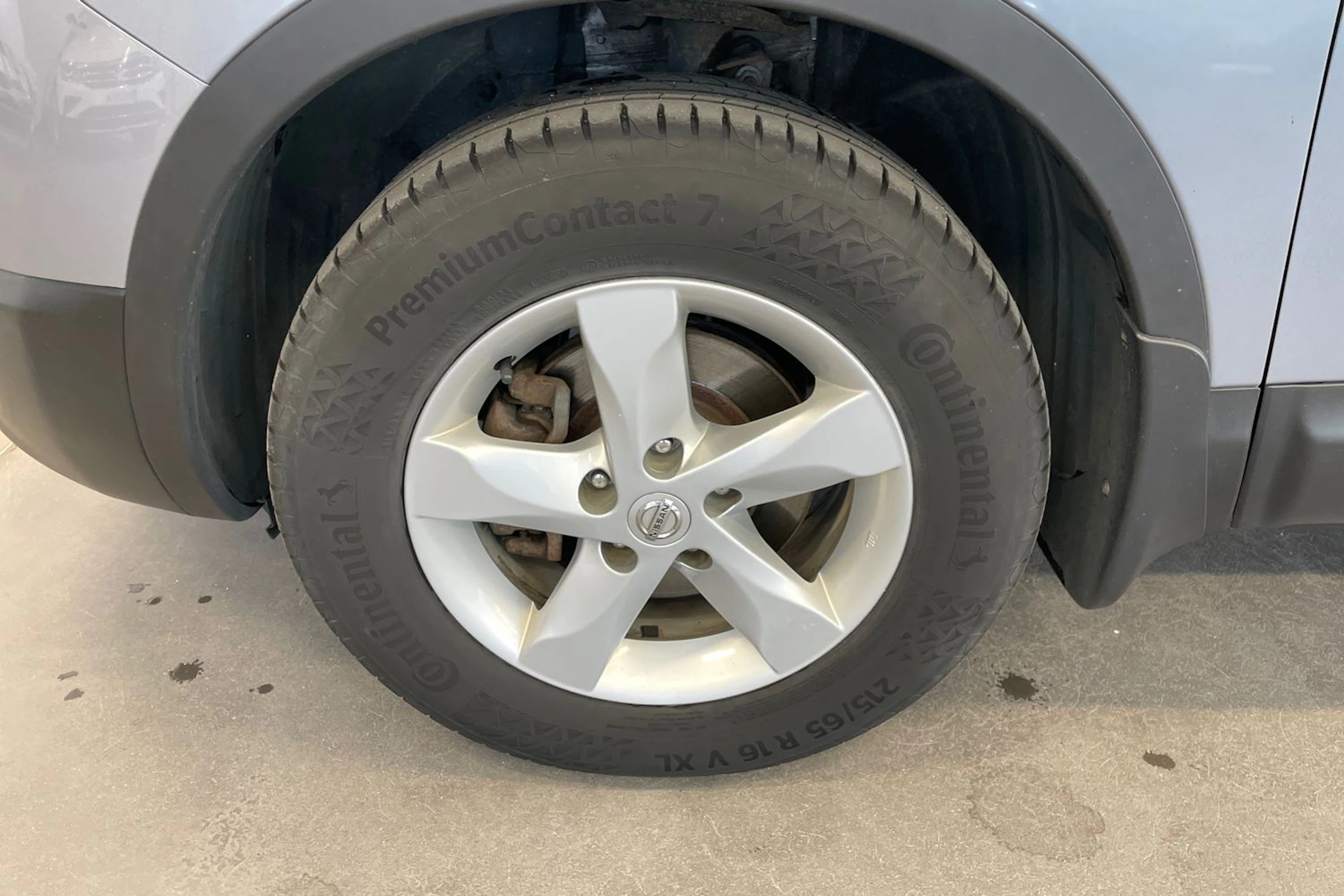 Harmaa Nissan Qashqai 2012 kuva 10.