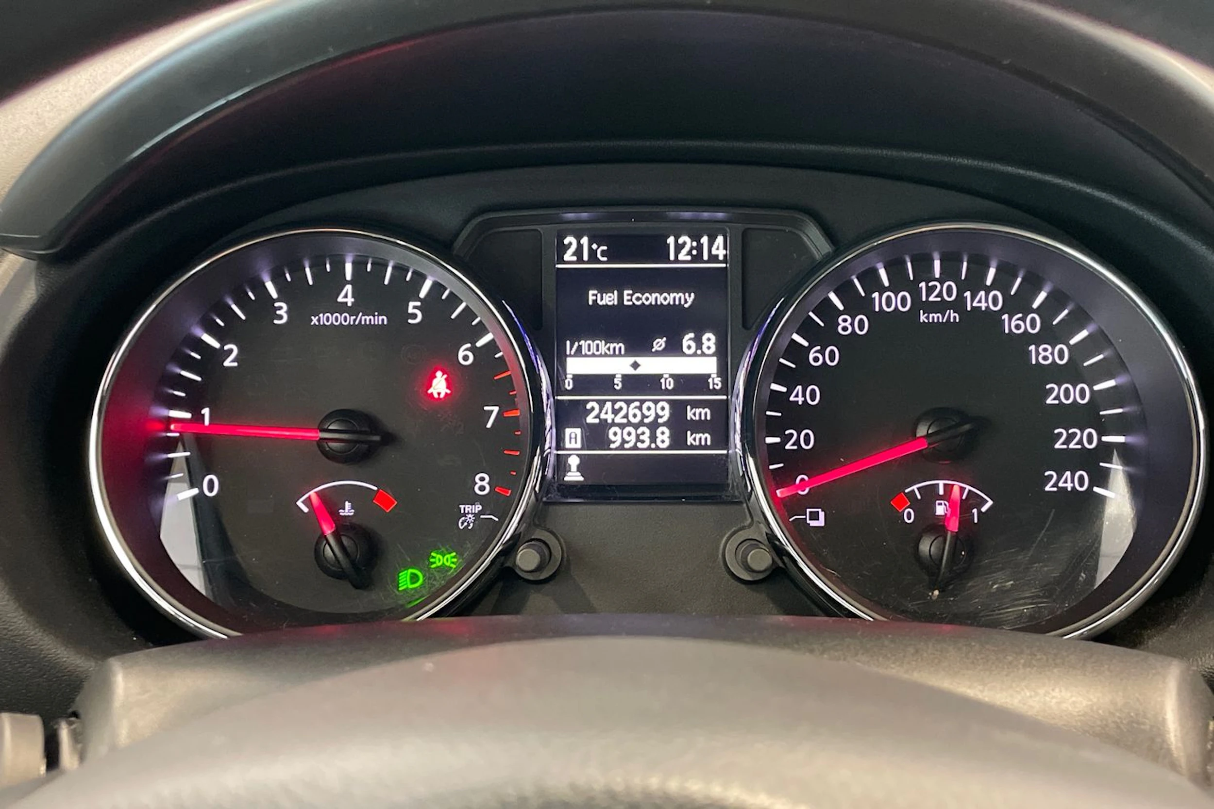Harmaa Nissan Qashqai 2012 kuva 11.