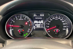 Harmaa Nissan Qashqai 2012 kuva 11.