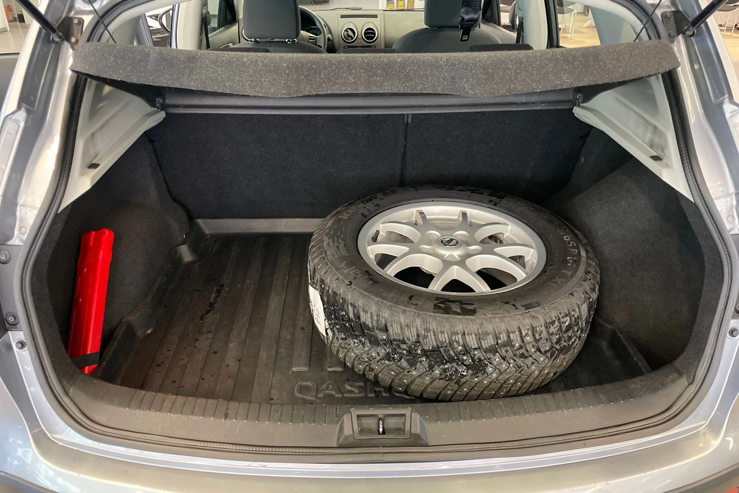 Harmaa Nissan Qashqai 2012 kuva 13.